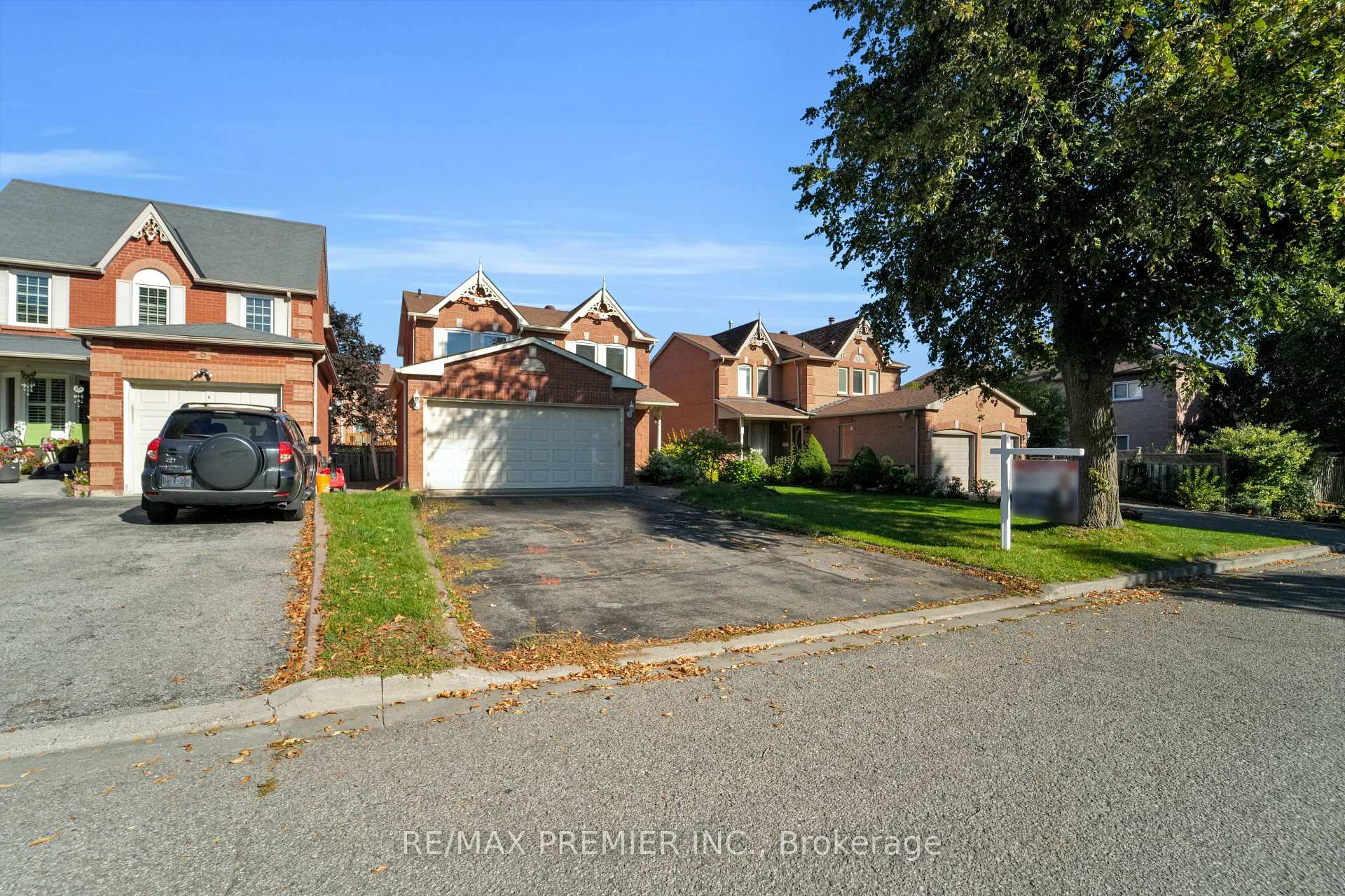 Photo 4 of 6 Hearne Crescent, Ajax, Central — HOMEH
