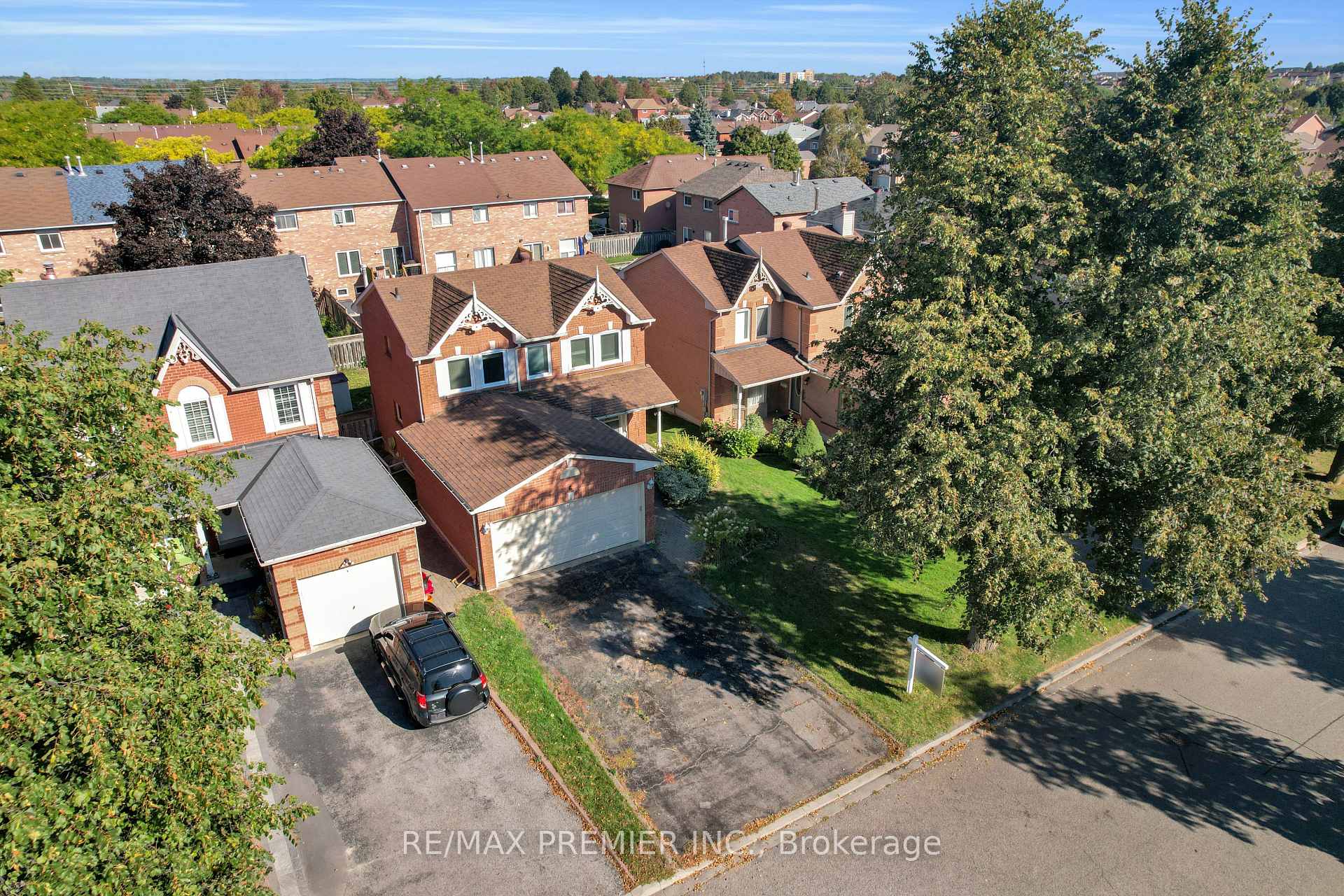 Photo 7 of 6 Hearne Crescent, Ajax, Central — HOMEH