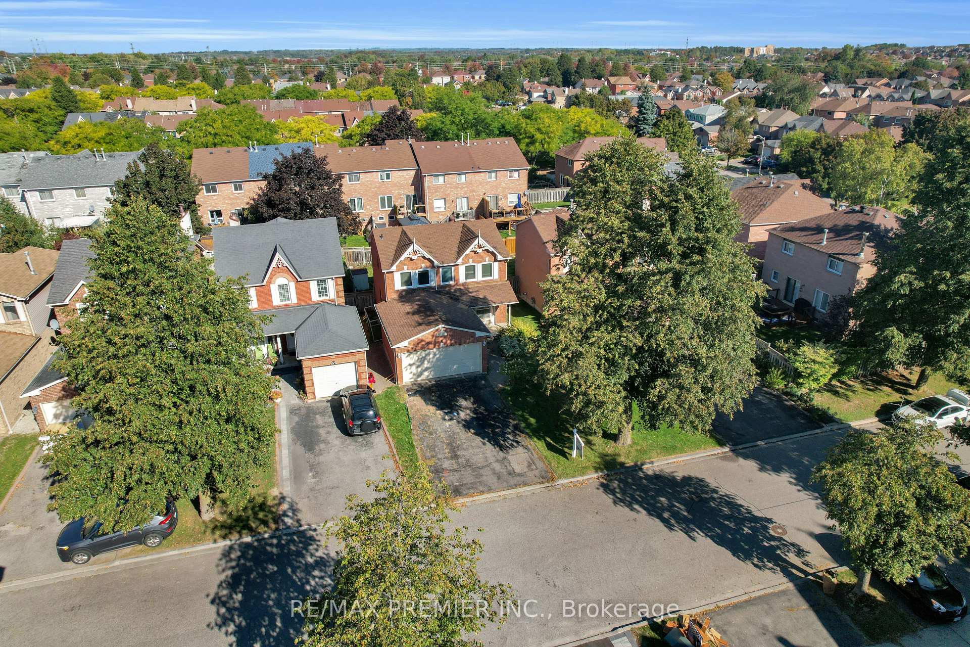 Photo 12 of 6 Hearne Crescent, Ajax, Central — HOMEH