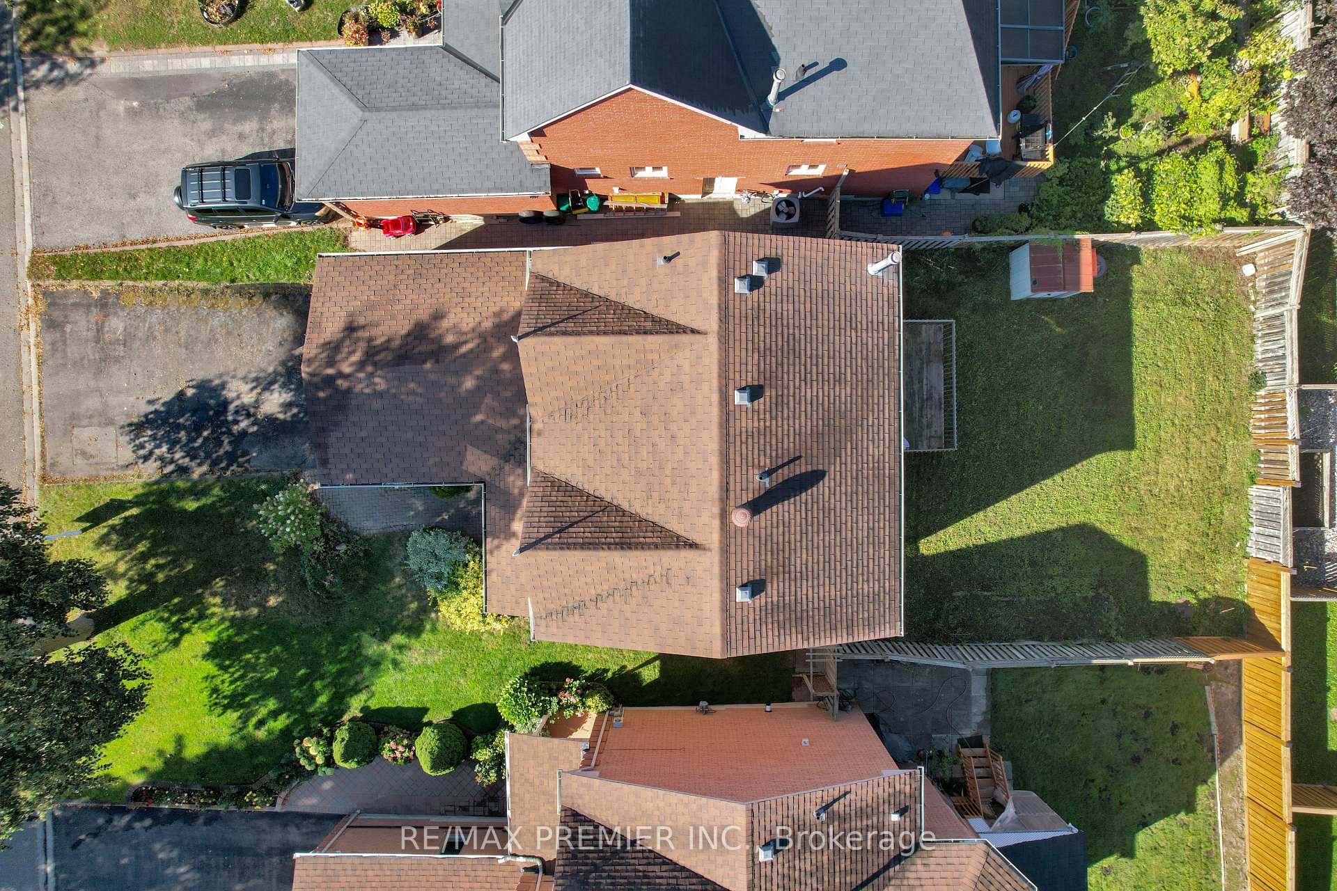 Photo 11 of 6 Hearne Crescent, Ajax, Central — HOMEH