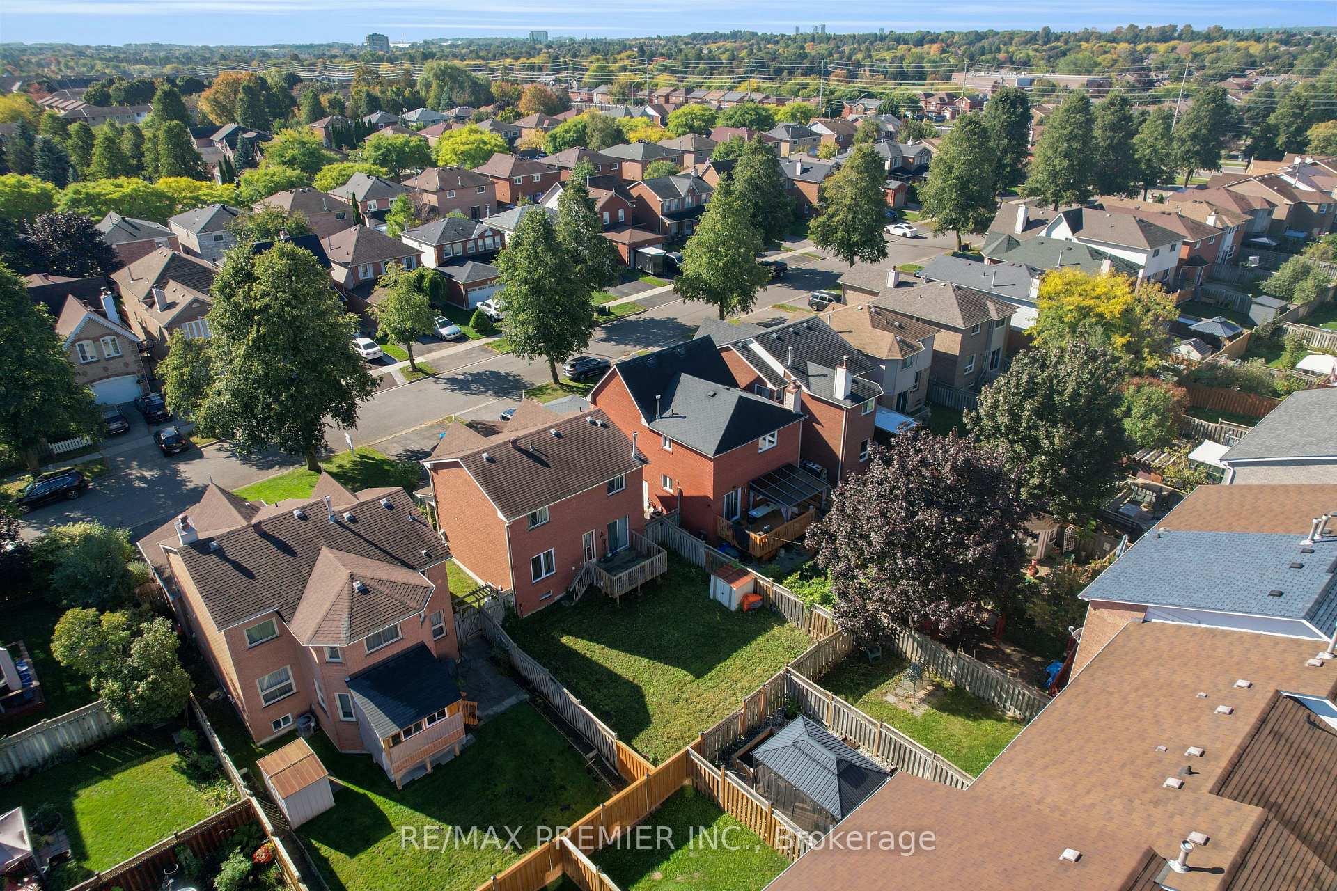 Photo 8 of 6 Hearne Crescent, Ajax, Central — HOMEH
