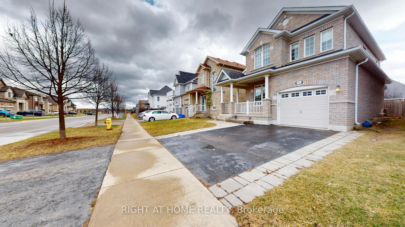 Photo 2 of 99 Grady Drive, Clarington, Newcastle — HOMEH