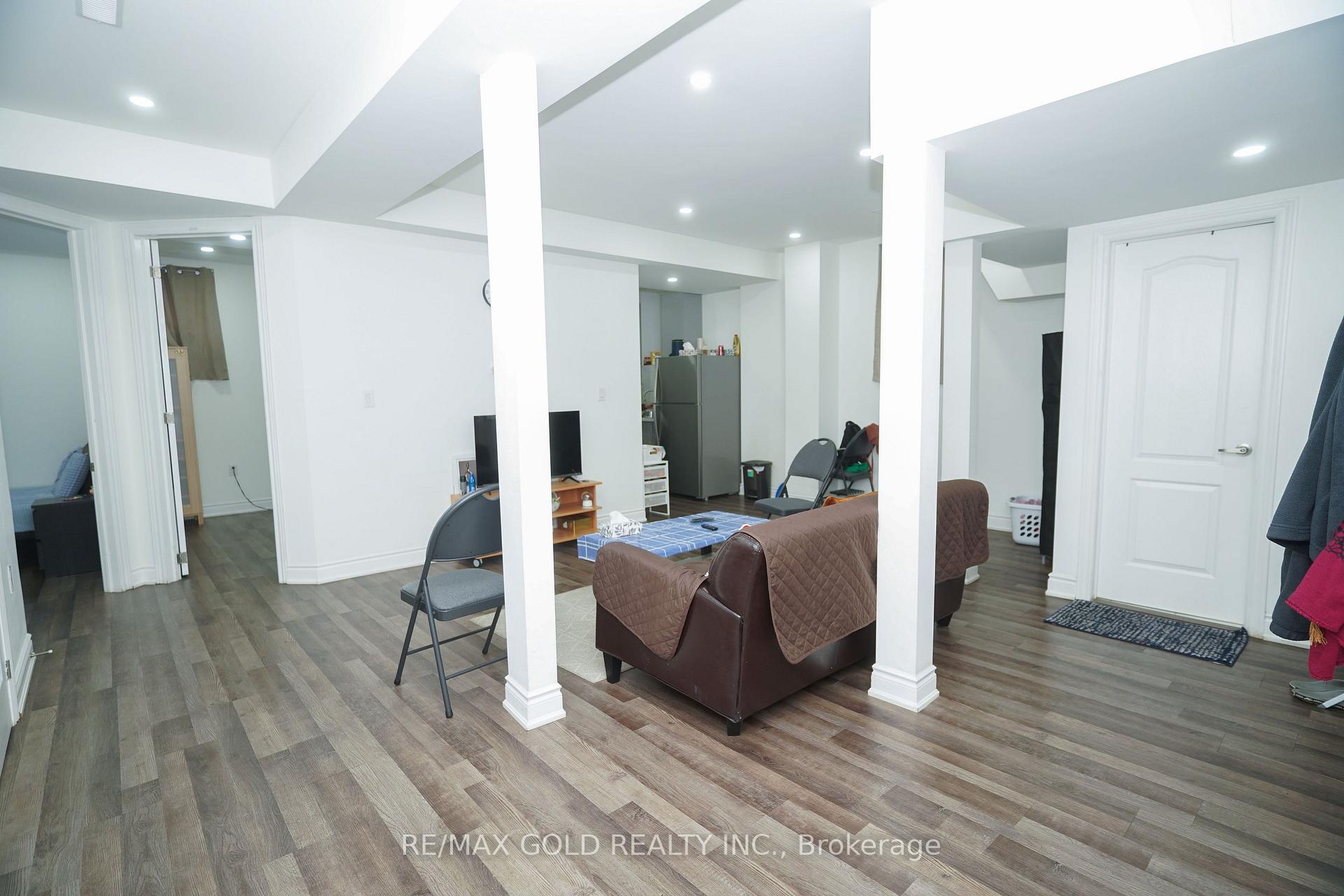 Photo 6 of 40 Lowell Crescent, Brampton, Credit Valley — HOMEH