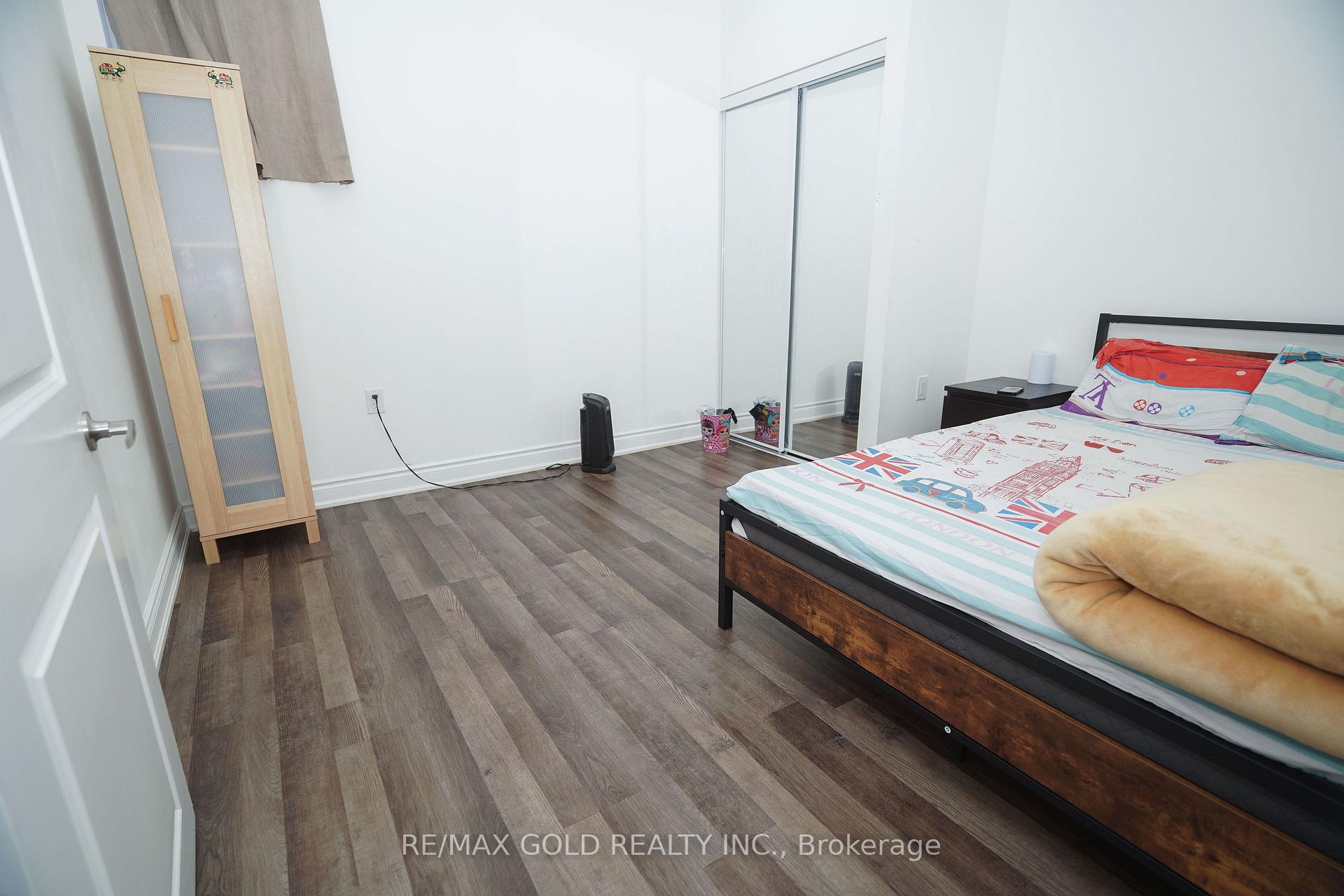 Photo 10 of 40 Lowell Crescent, Brampton, Credit Valley — HOMEH