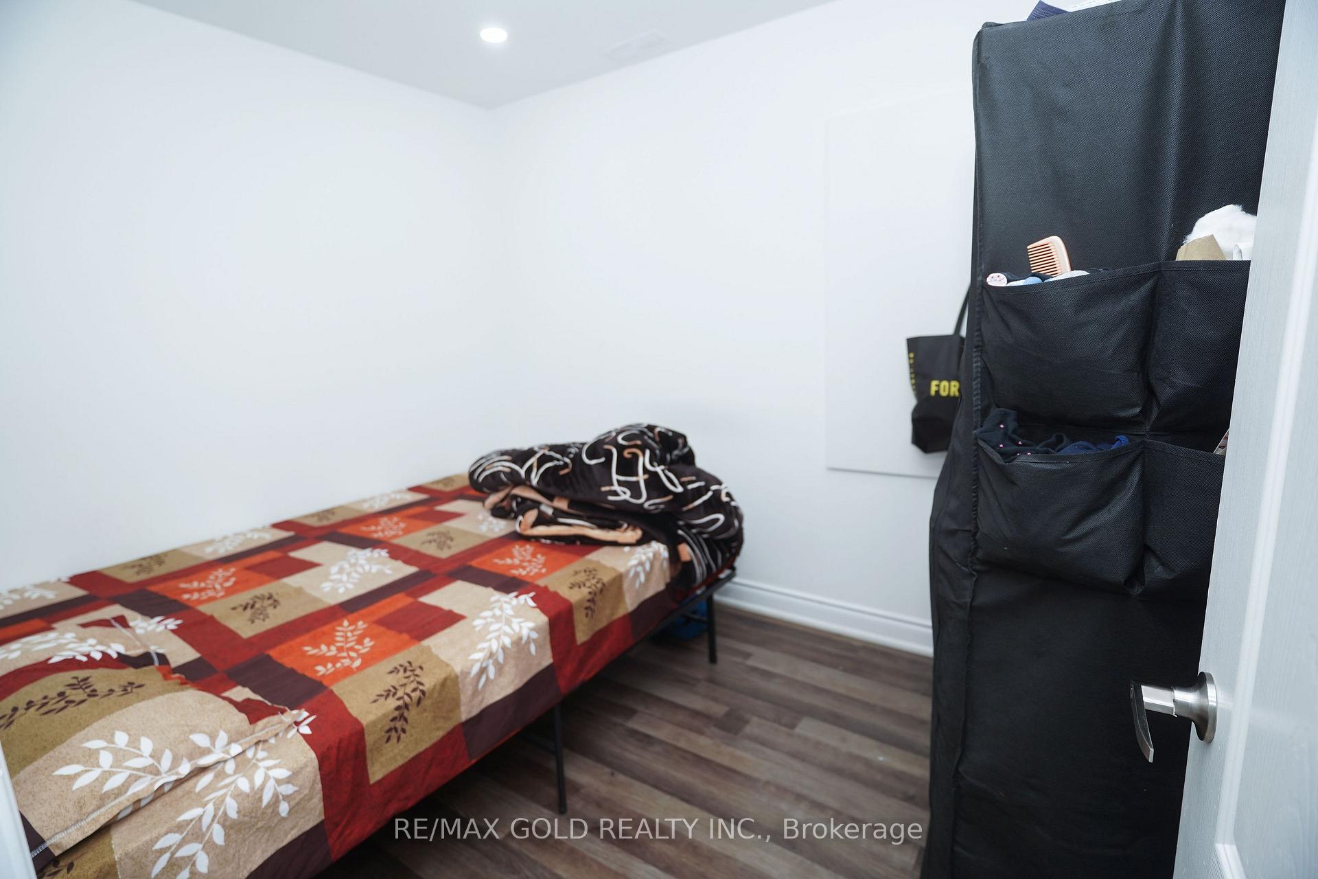 Photo 13 of 40 Lowell Crescent, Brampton, Credit Valley — HOMEH