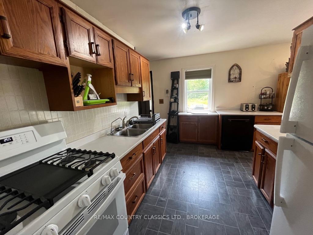 Photo 8 of 14756 Highway 41, Frontenac, Frontenac North — HOMEH