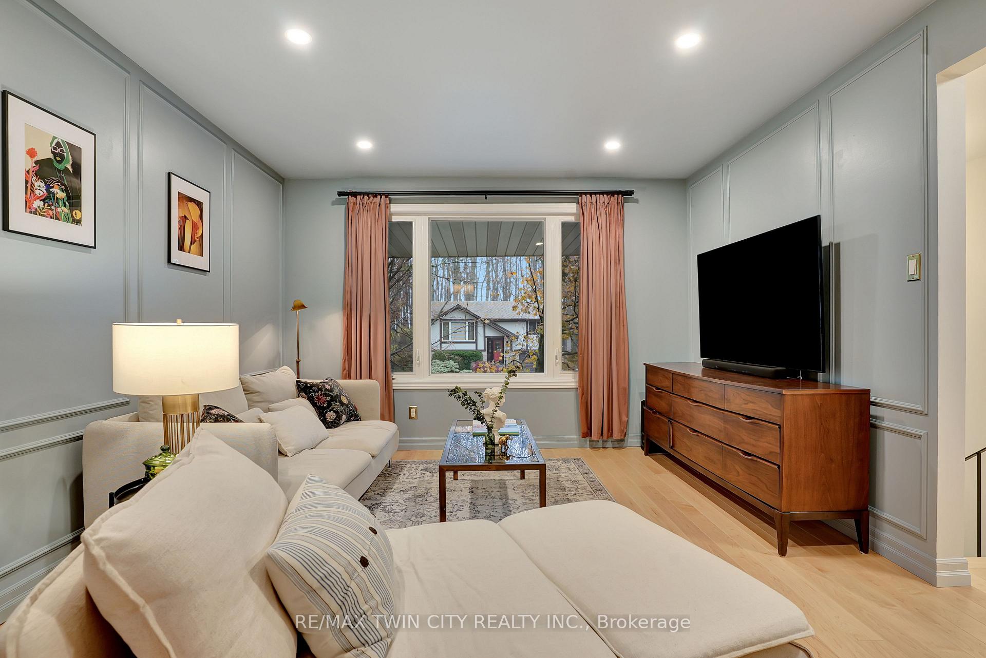 Photo 3 of 10 Vincent Drive, Cambridge — HOMEH