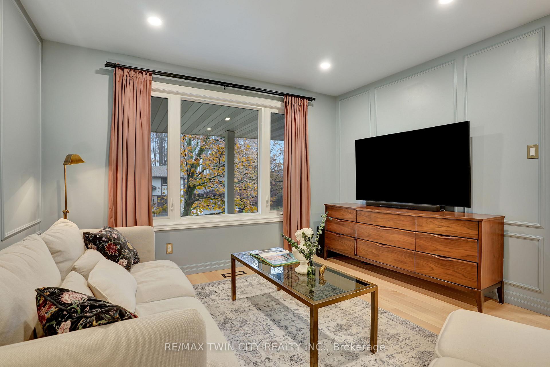 Photo 4 of 10 Vincent Drive, Cambridge — HOMEH