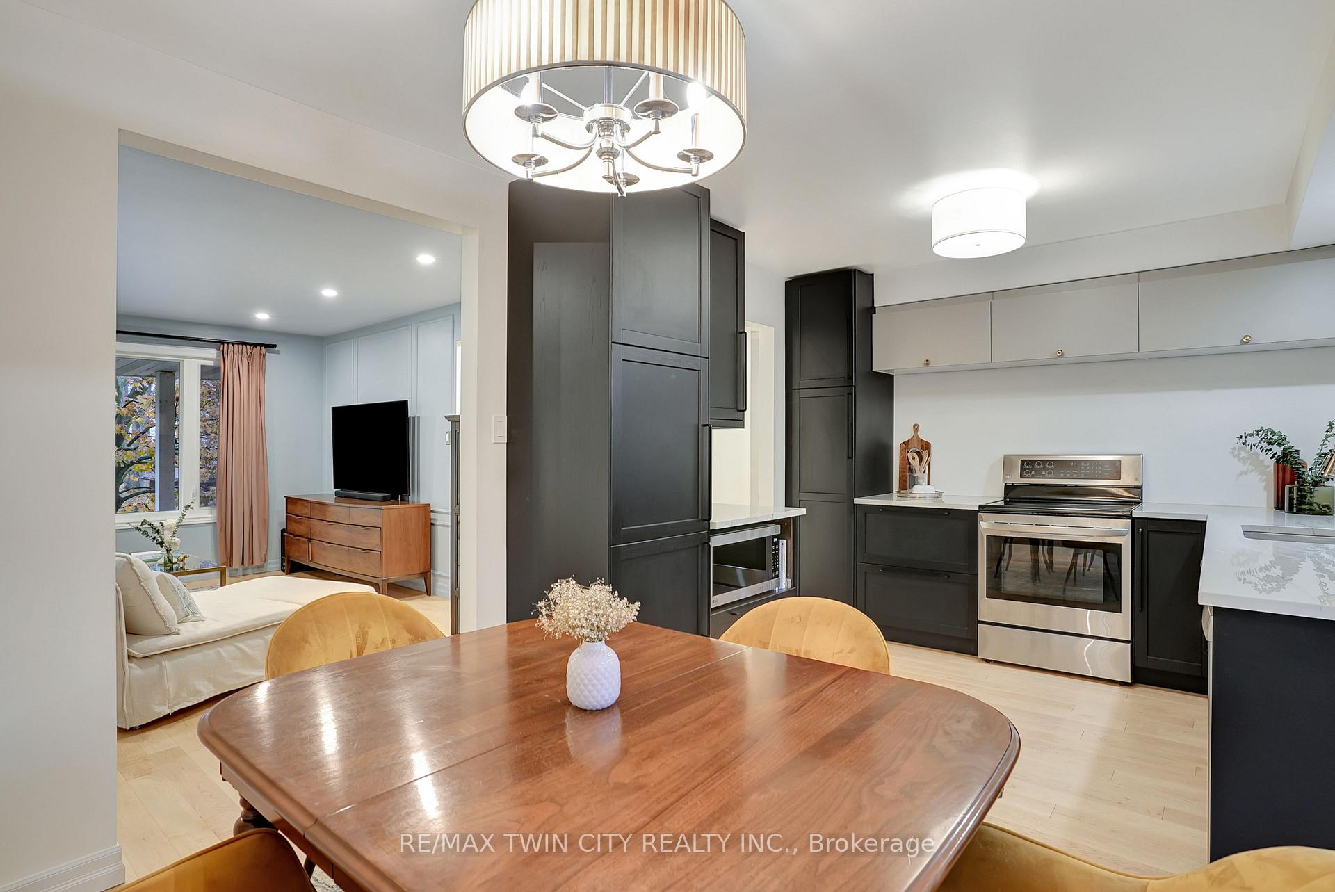 Photo 8 of 10 Vincent Drive, Cambridge — HOMEH