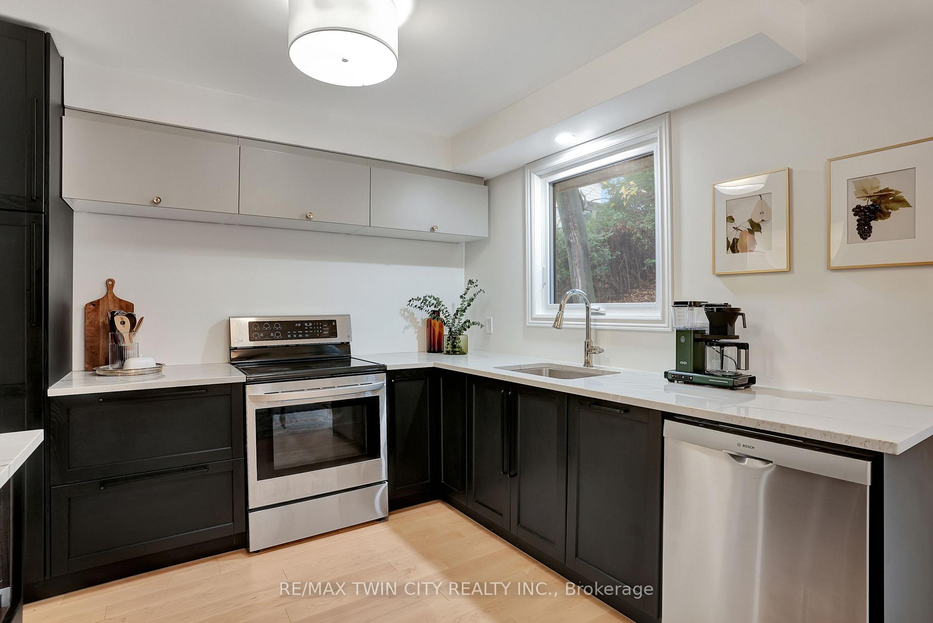 Photo 9 of 10 Vincent Drive, Cambridge — HOMEH