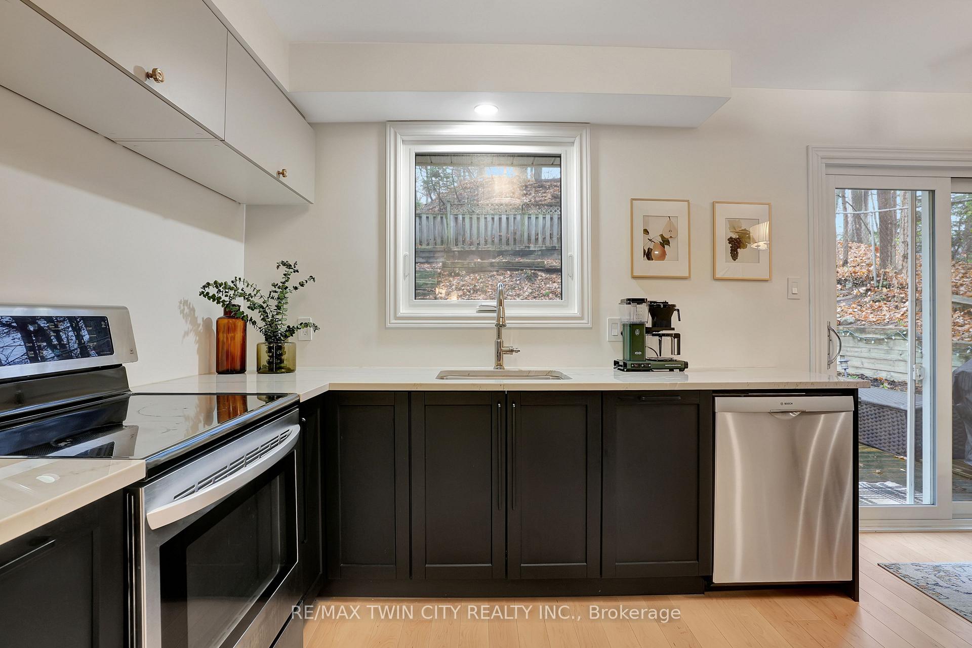 Photo 12 of 10 Vincent Drive, Cambridge — HOMEH