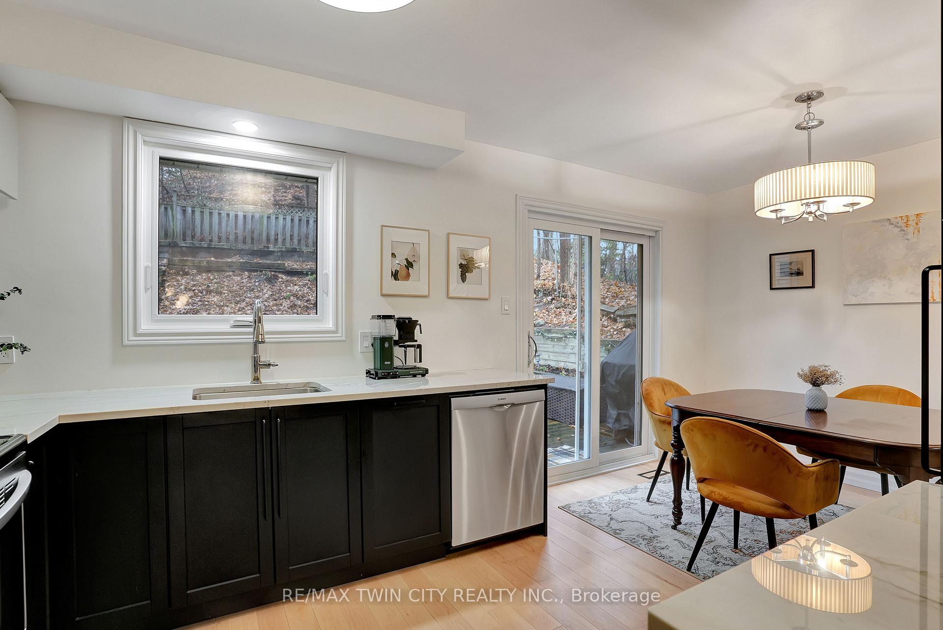 Photo 13 of 10 Vincent Drive, Cambridge — HOMEH