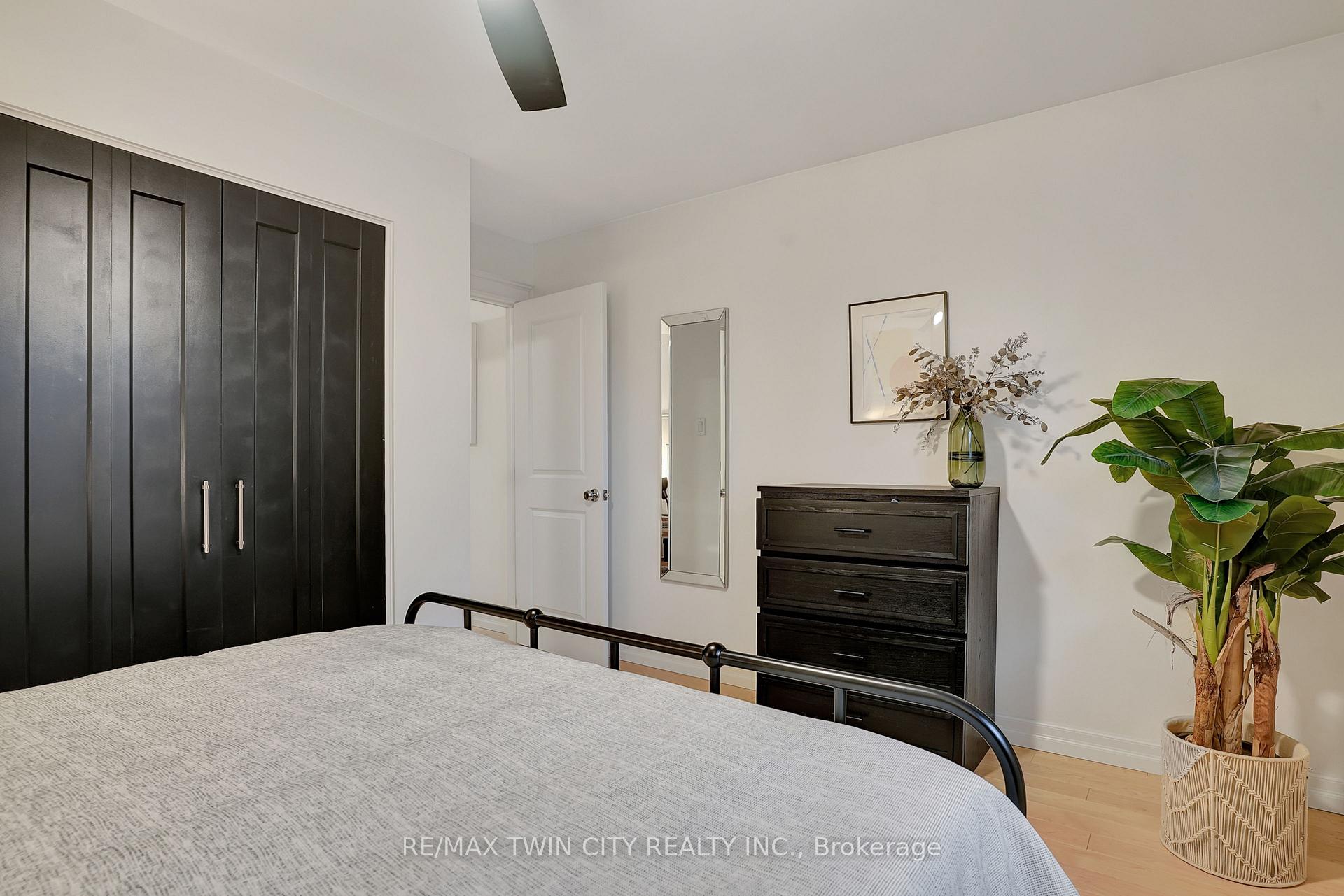 Photo 16 of 10 Vincent Drive, Cambridge — HOMEH