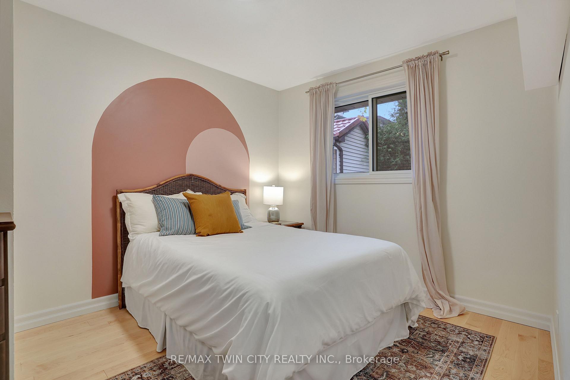Photo 20 of 10 Vincent Drive, Cambridge — HOMEH