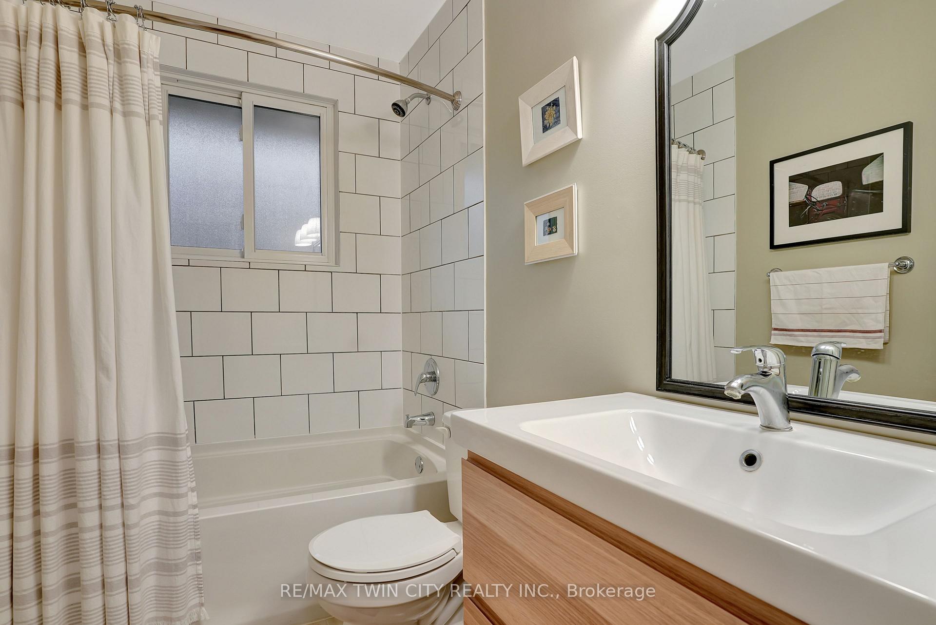 Photo 22 of 10 Vincent Drive, Cambridge — HOMEH