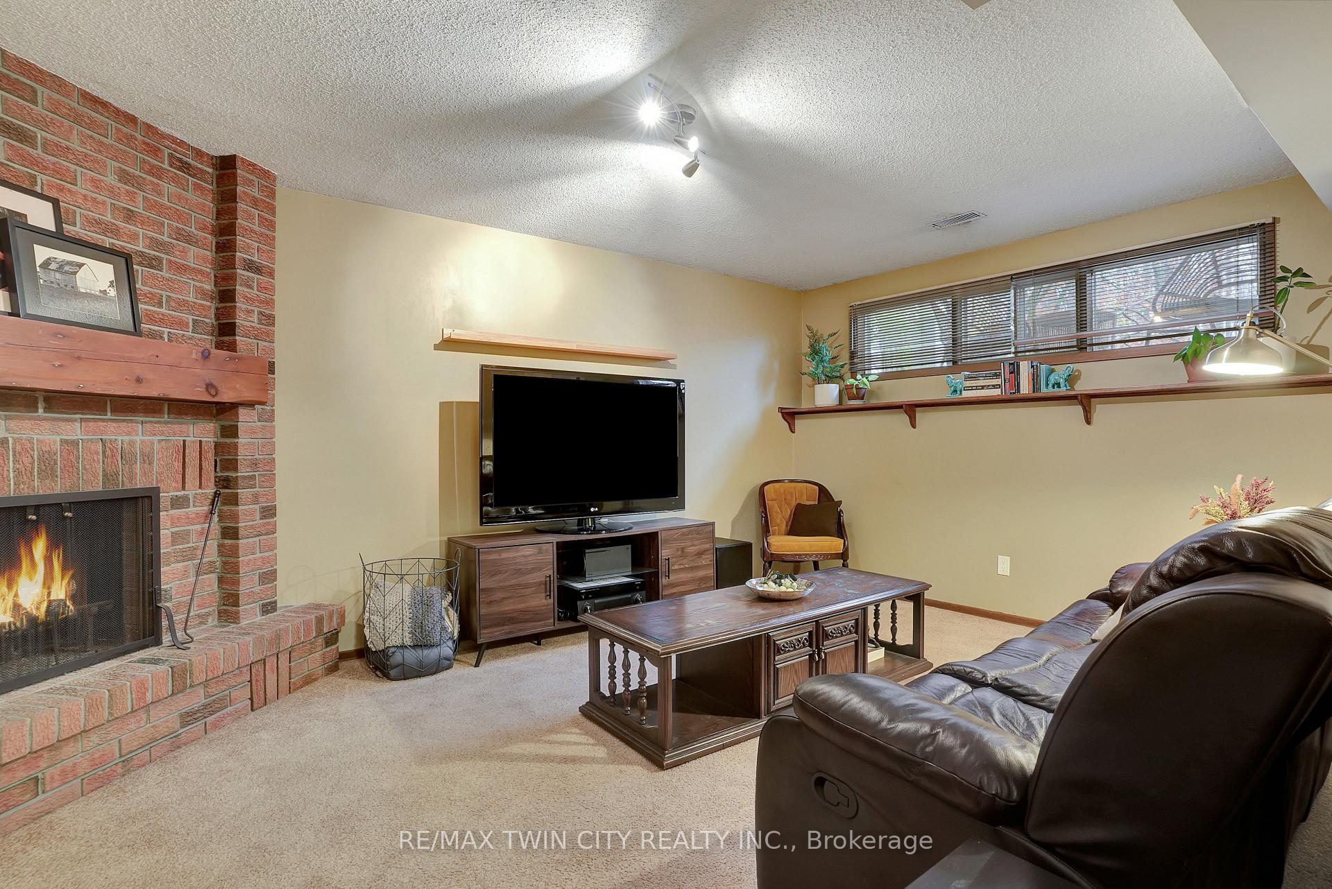 Photo 23 of 10 Vincent Drive, Cambridge — HOMEH