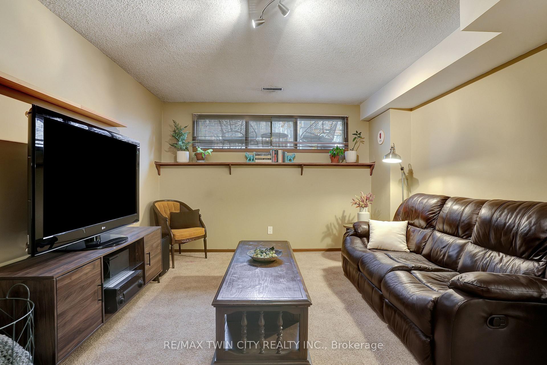 Photo 26 of 10 Vincent Drive, Cambridge — HOMEH