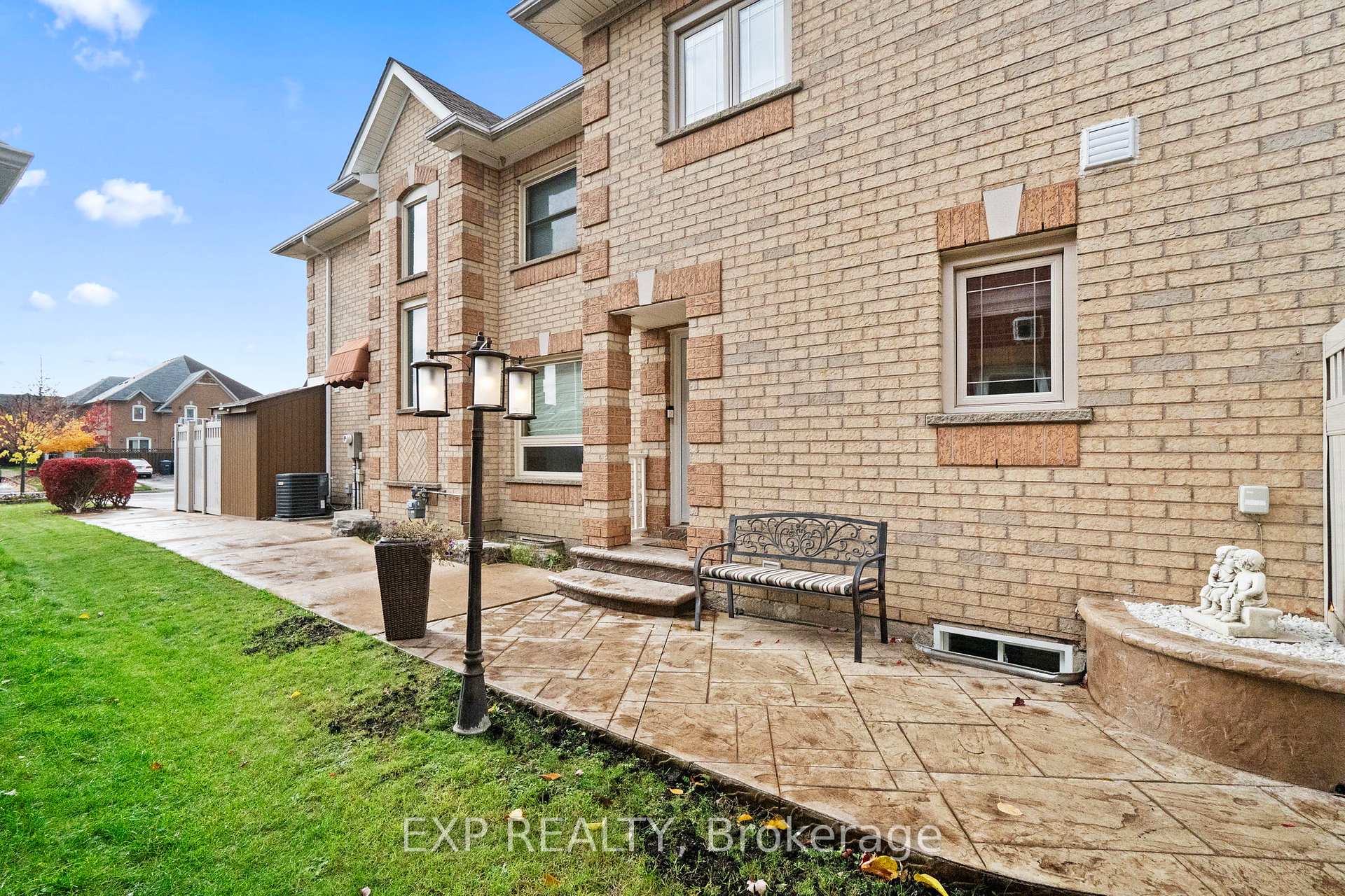 Photo 3 of 70 Pressed Brick Drive, Brampton, Brampton North — HOMEH
