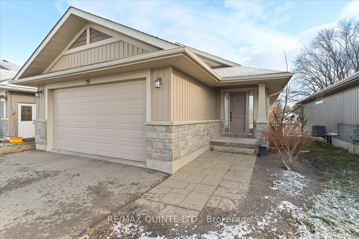 Photo 3 of 19 Sage Street, Belleville, Belleville Ward — HOMEH