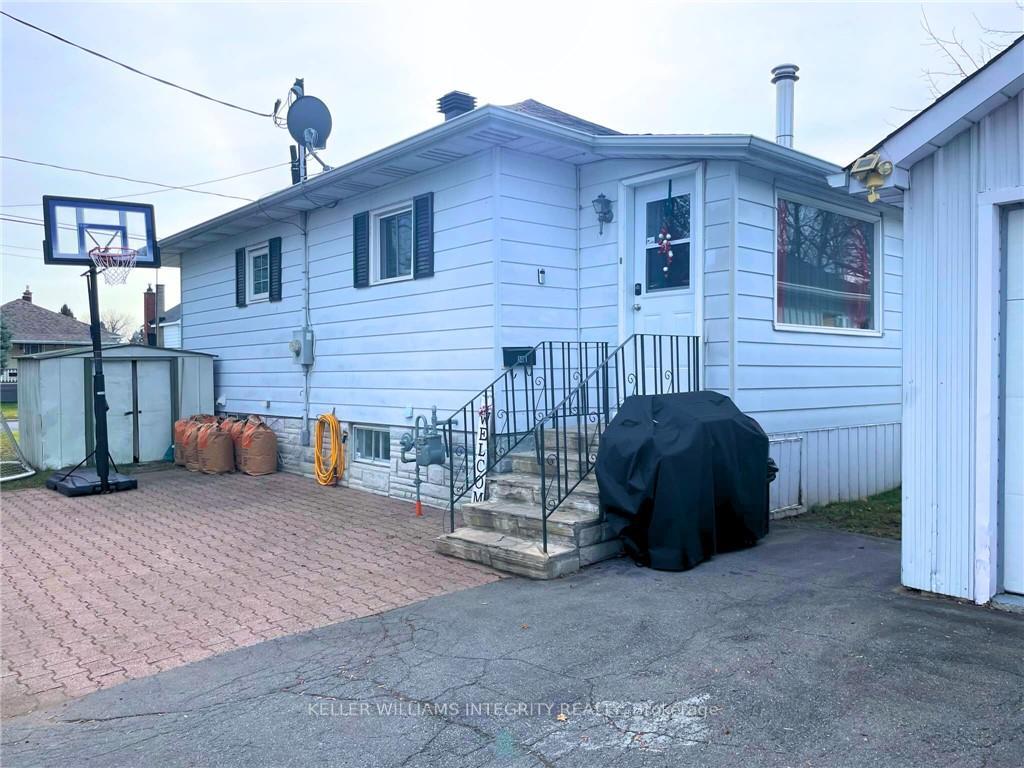 Photo 3 of 301 Twelfth Street W, Cornwall — HOMEH