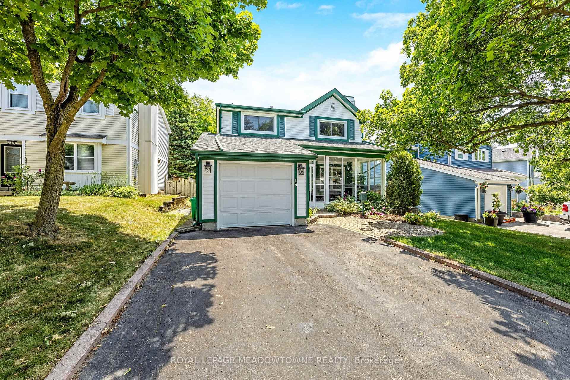 Photo 2 of 13 Blueridge Square, Brampton, Heart Lake West — HOMEH