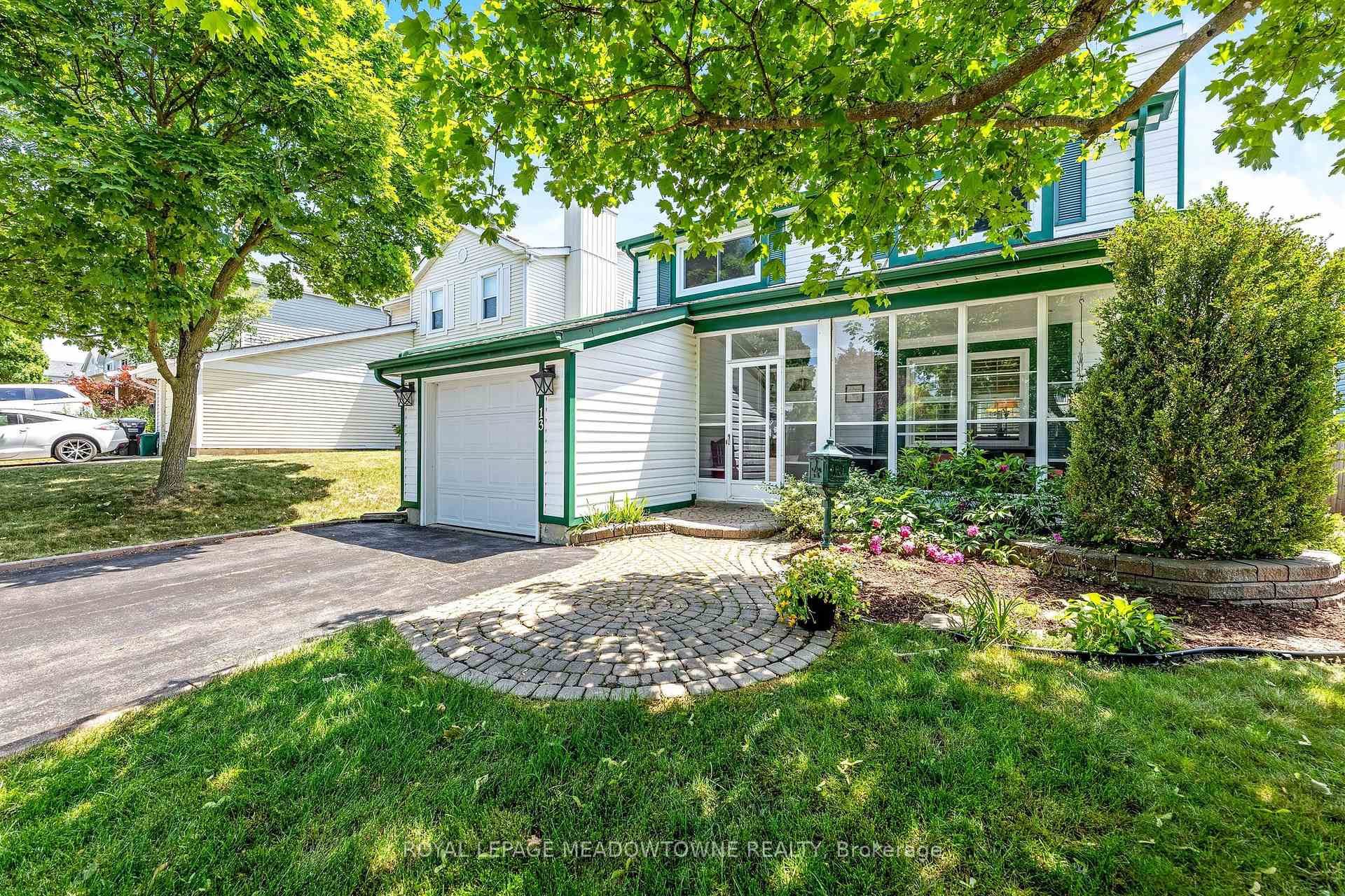 Photo 3 of 13 Blueridge Square, Brampton, Heart Lake West — HOMEH