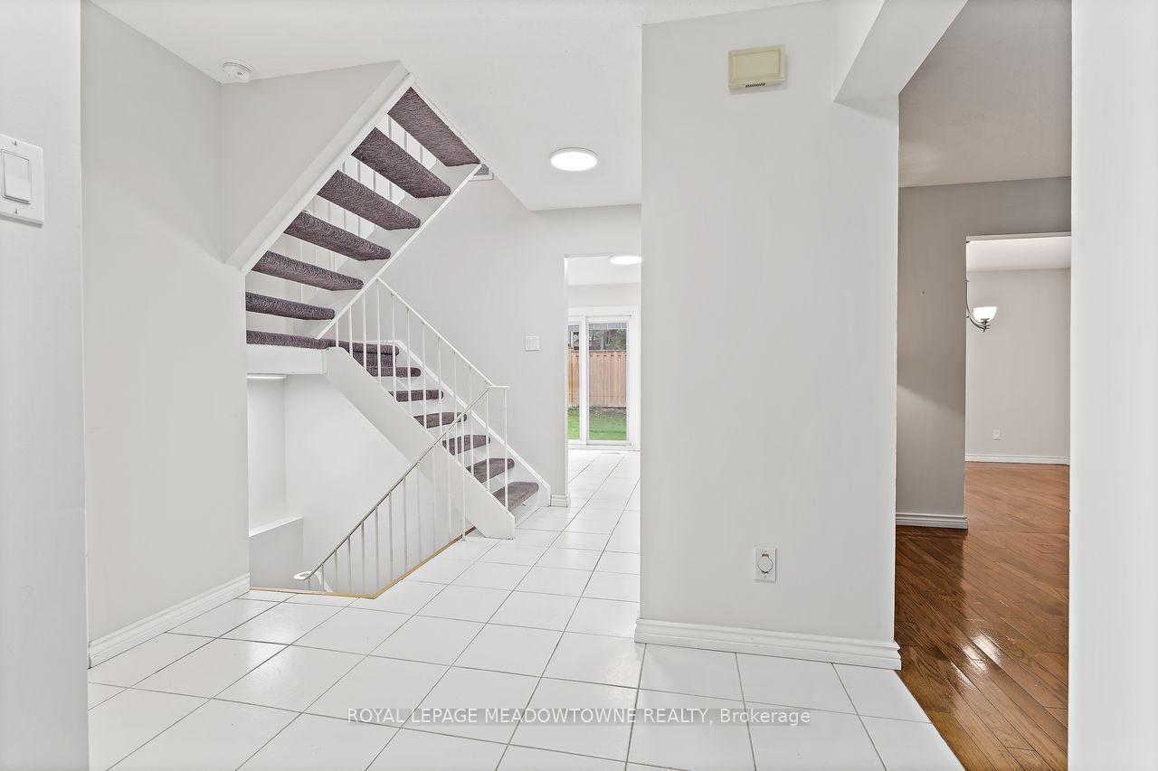 Photo 8 of 13 Blueridge Square, Brampton, Heart Lake West — HOMEH