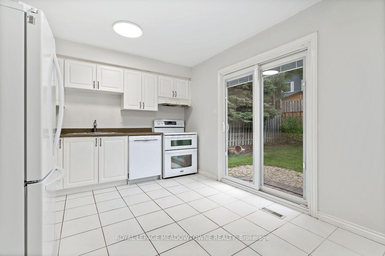Photo 9 of 13 Blueridge Square, Brampton, Heart Lake West — HOMEH