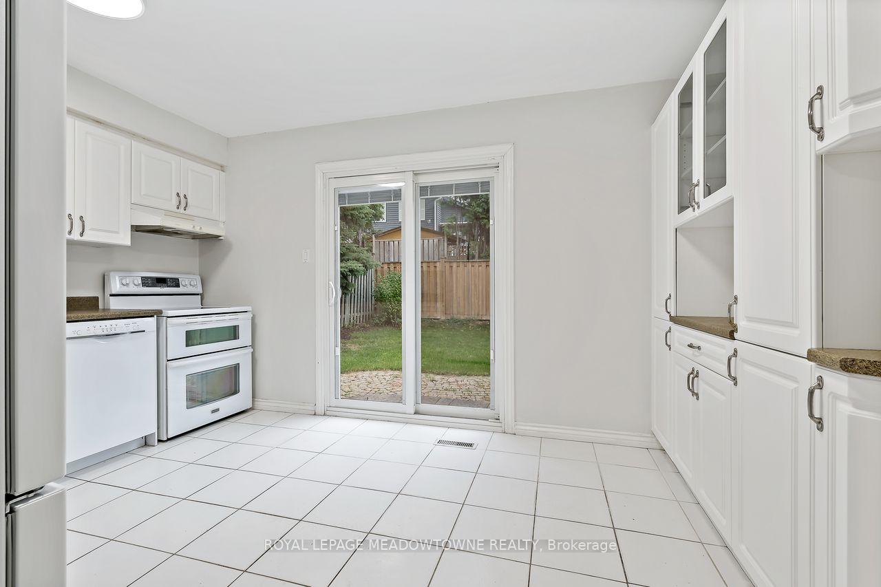 Photo 11 of 13 Blueridge Square, Brampton, Heart Lake West — HOMEH