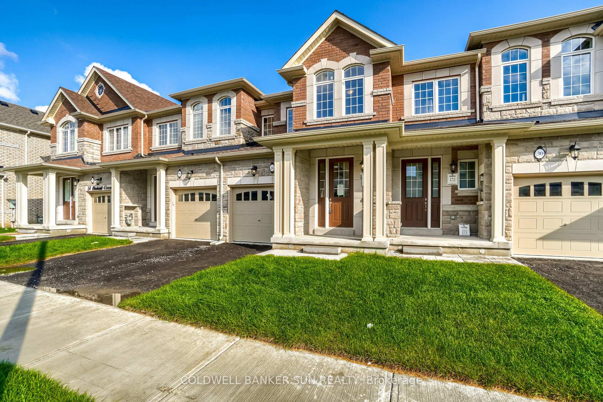 Photo 2 of 28 Benhurst Crescent, Brampton, Northwest Brampton — HOMEH