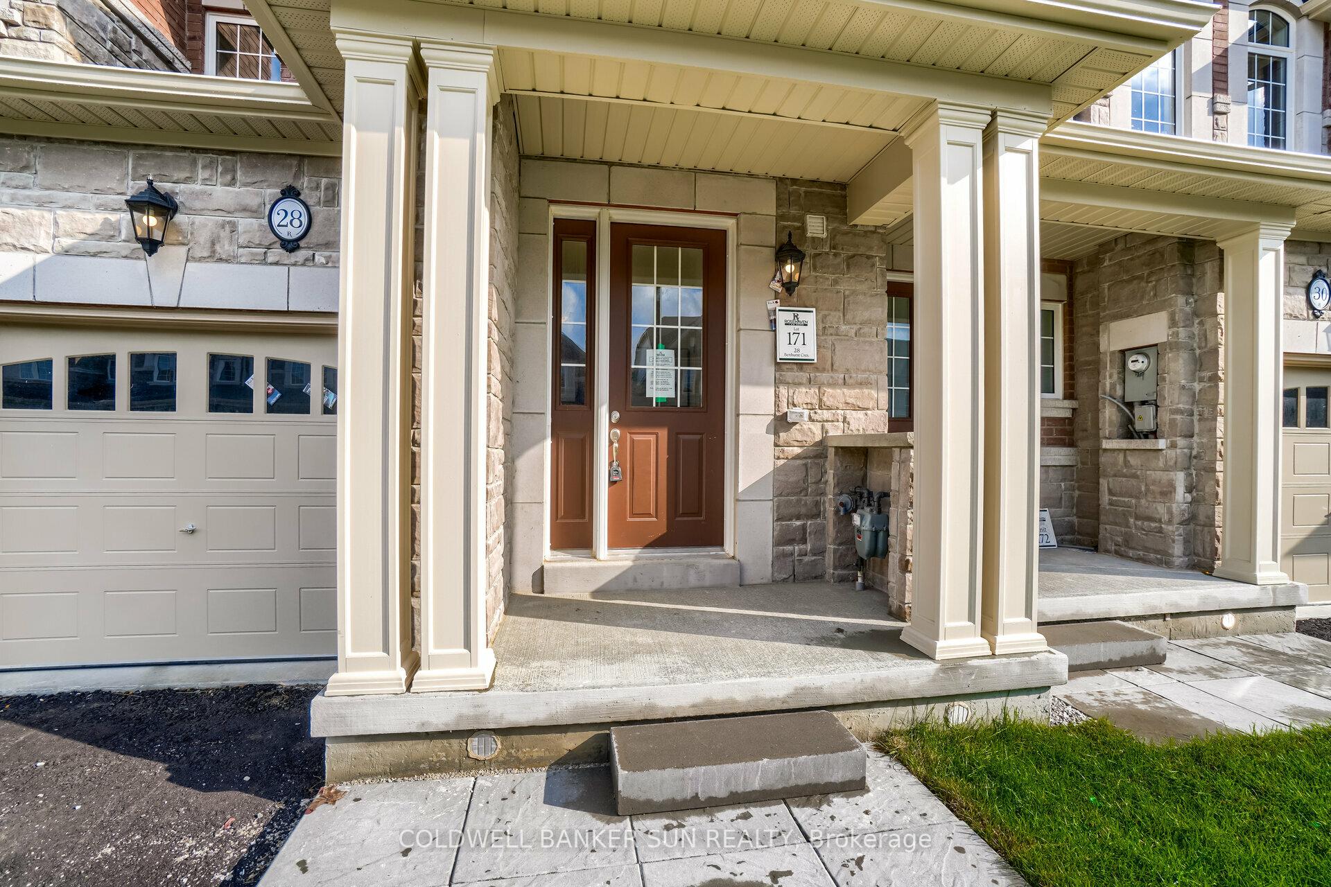 Photo 3 of 28 Benhurst Crescent, Brampton, Northwest Brampton — HOMEH