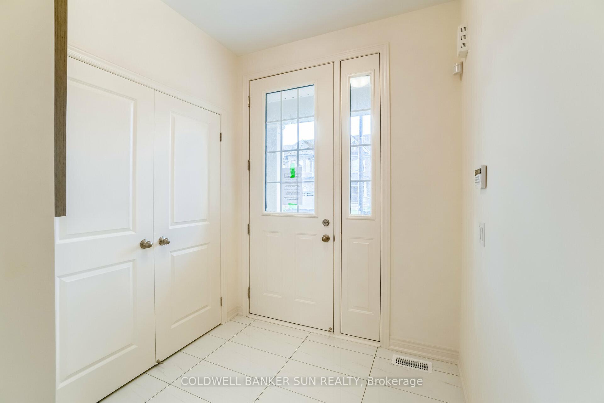 Photo 4 of 28 Benhurst Crescent, Brampton, Northwest Brampton — HOMEH