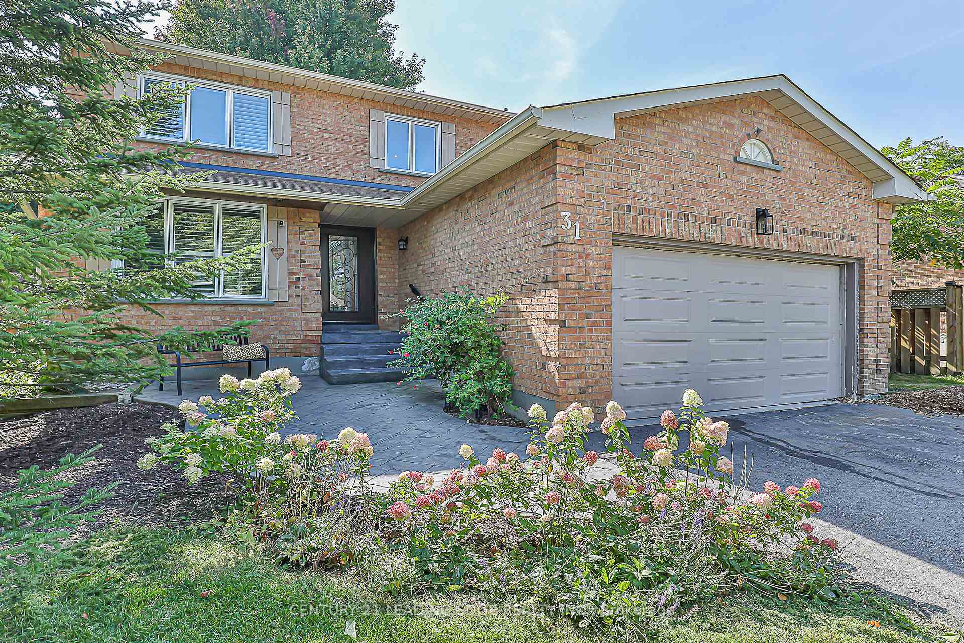 Photo 1 of 31 Twelve Oaks Drive, Aurora, Aurora Village — HOMEH