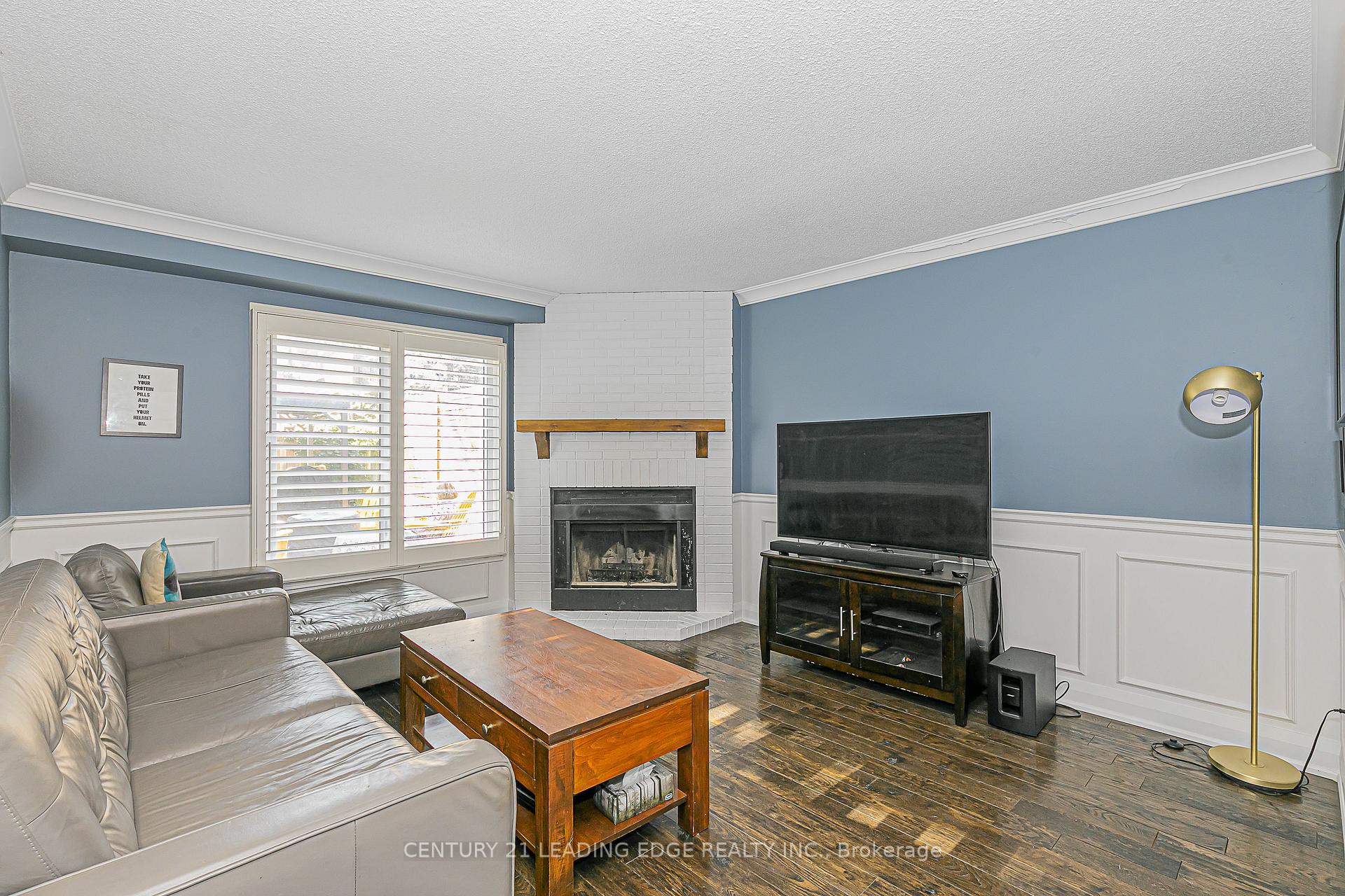 Photo 5 of 31 Twelve Oaks Drive, Aurora, Aurora Village — HOMEH