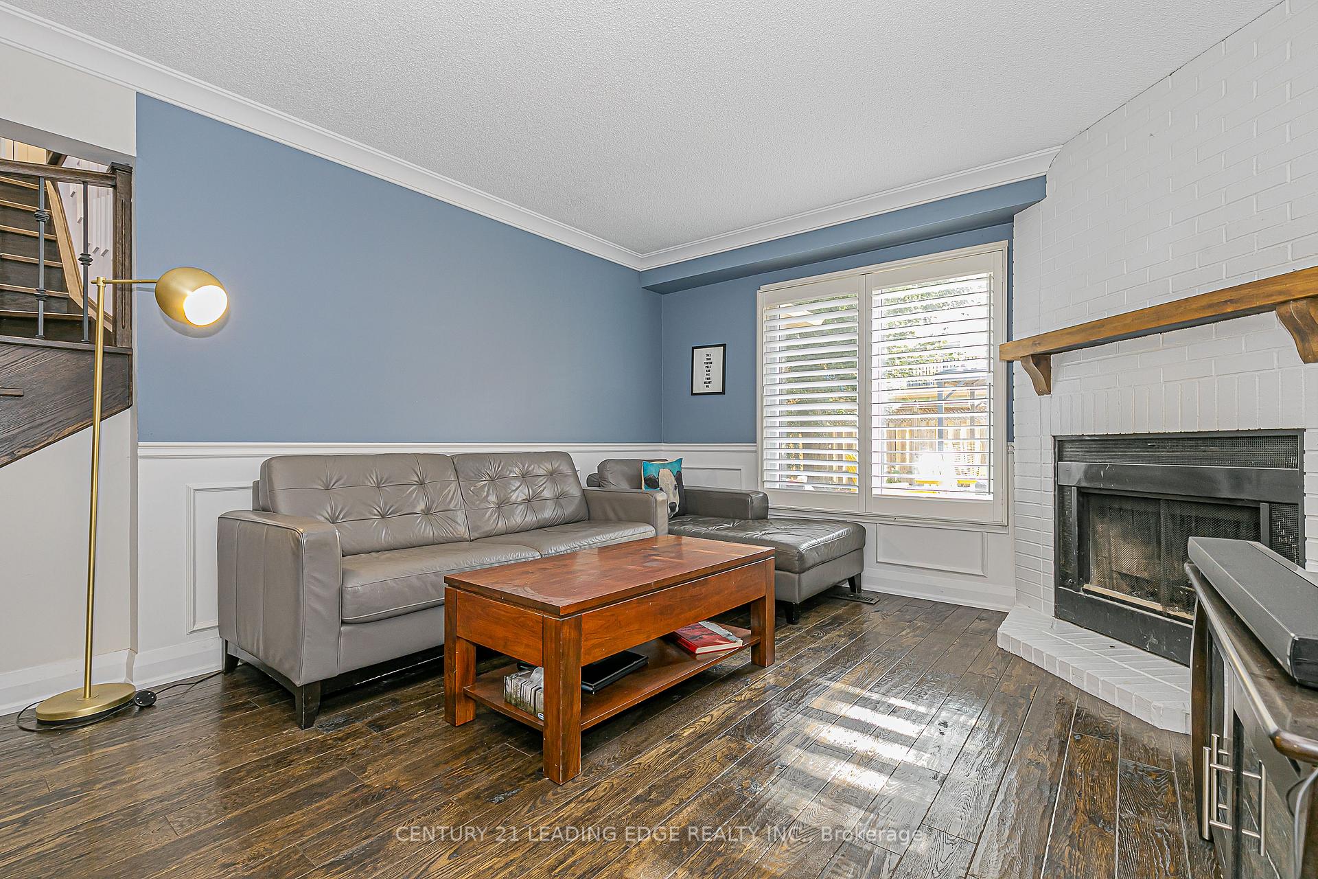Photo 9 of 31 Twelve Oaks Drive, Aurora, Aurora Village — HOMEH
