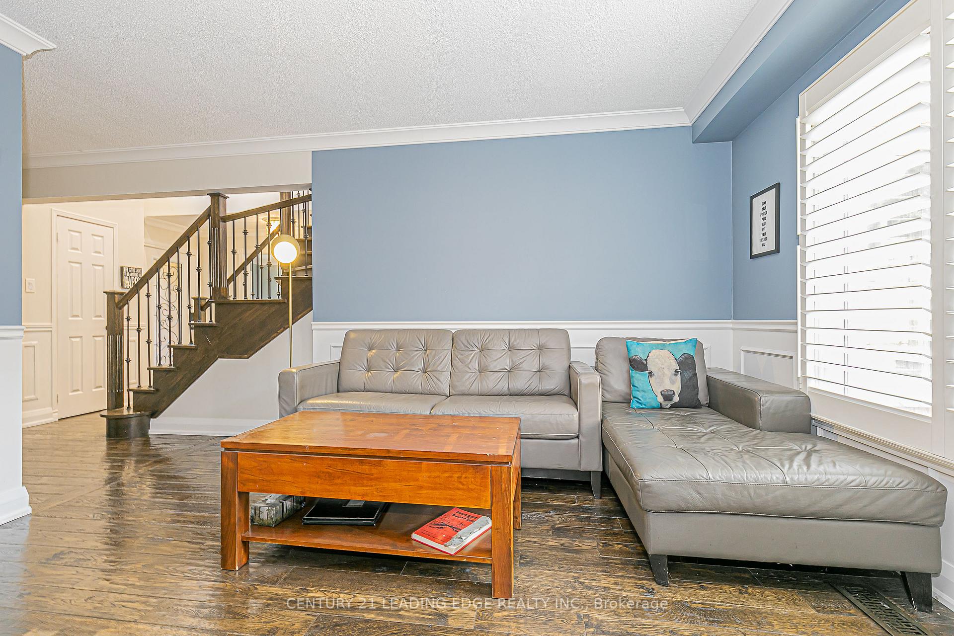 Photo 10 of 31 Twelve Oaks Drive, Aurora, Aurora Village — HOMEH