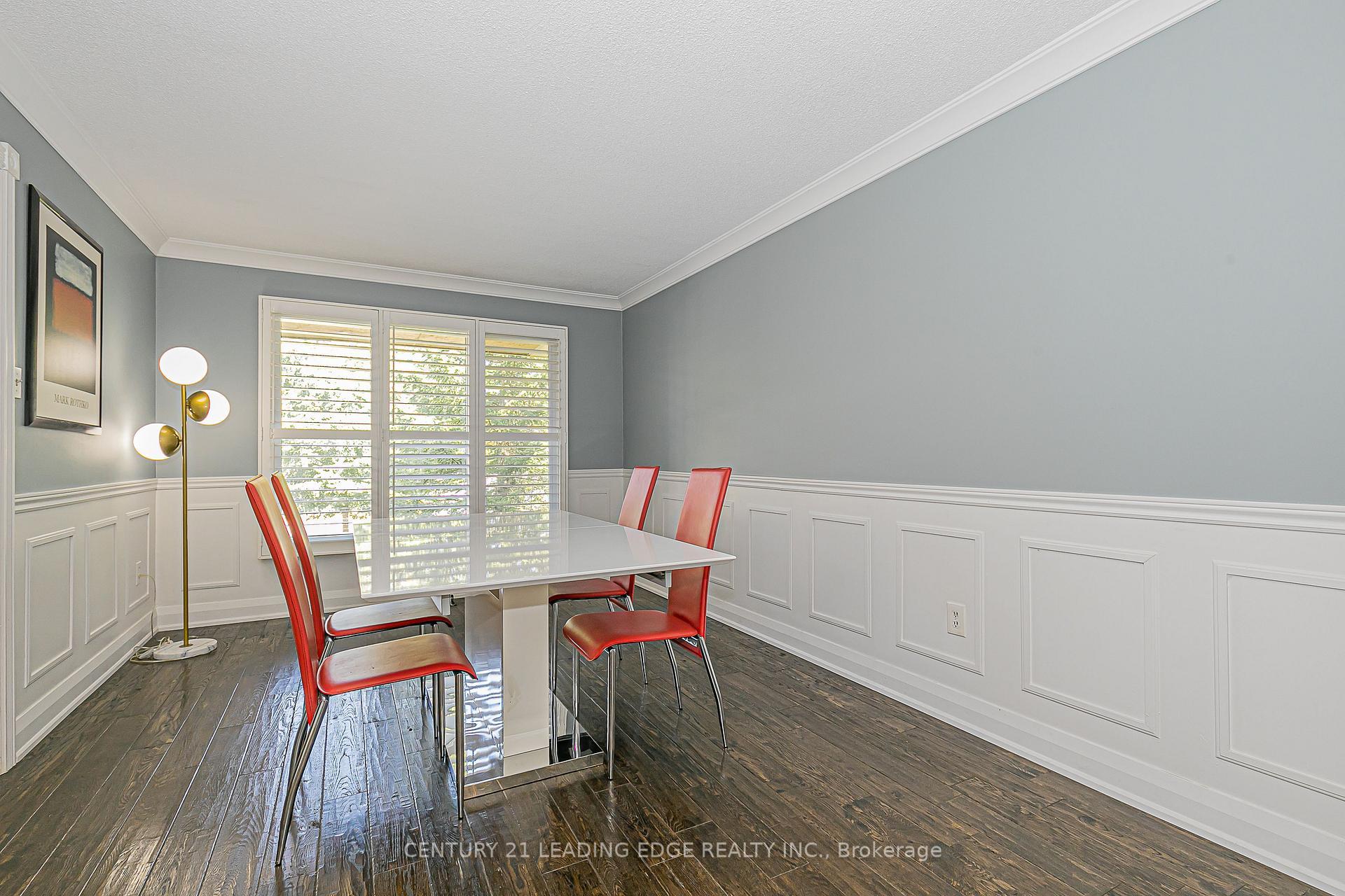 Photo 6 of 31 Twelve Oaks Drive, Aurora, Aurora Village — HOMEH