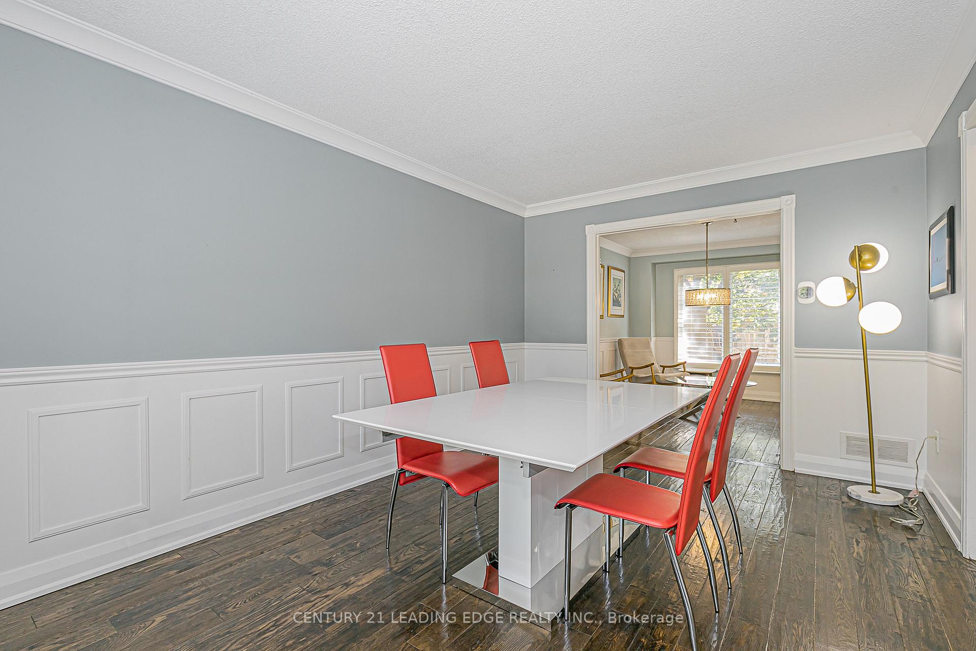 Photo 13 of 31 Twelve Oaks Drive, Aurora, Aurora Village — HOMEH