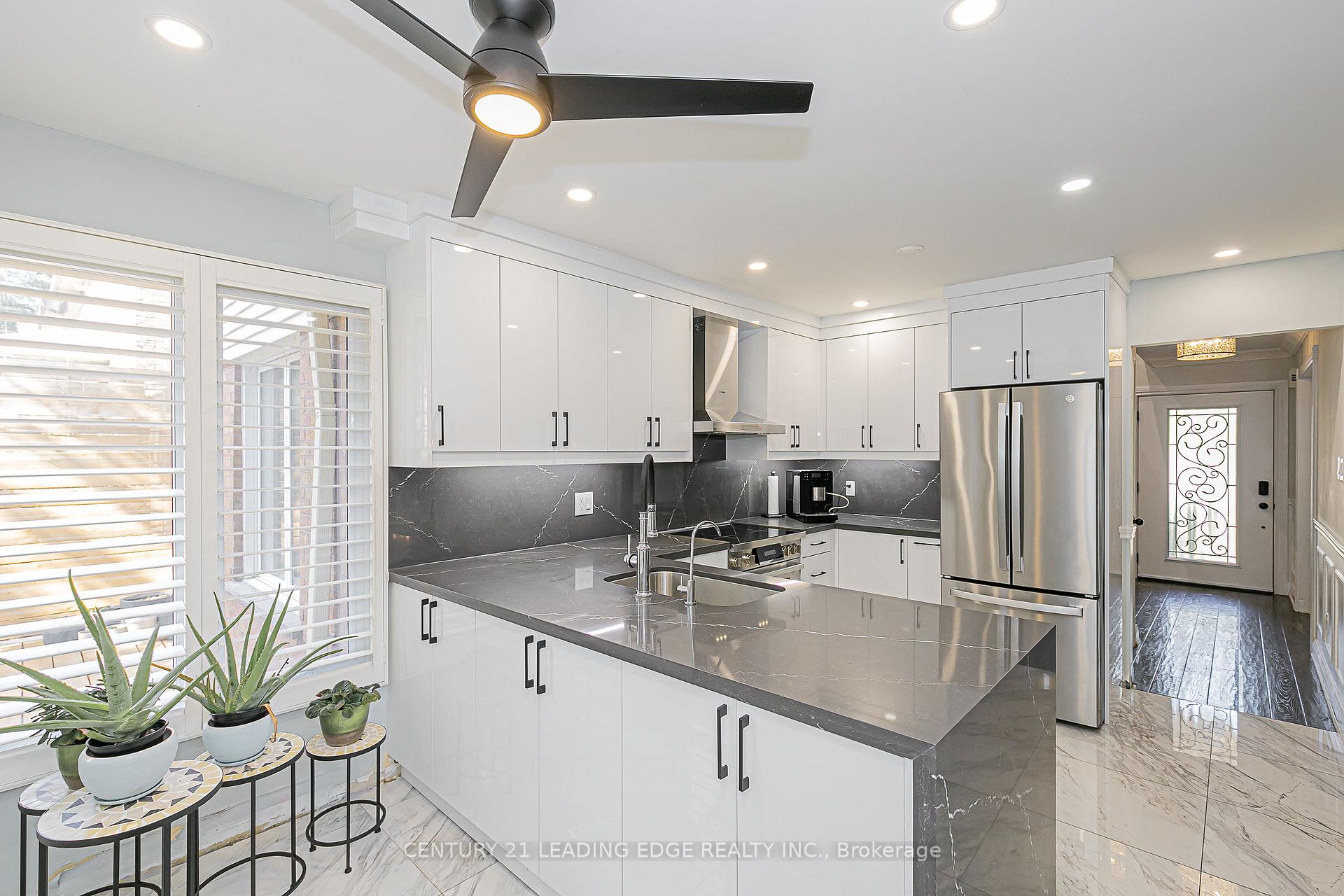 Photo 12 of 31 Twelve Oaks Drive, Aurora, Aurora Village — HOMEH