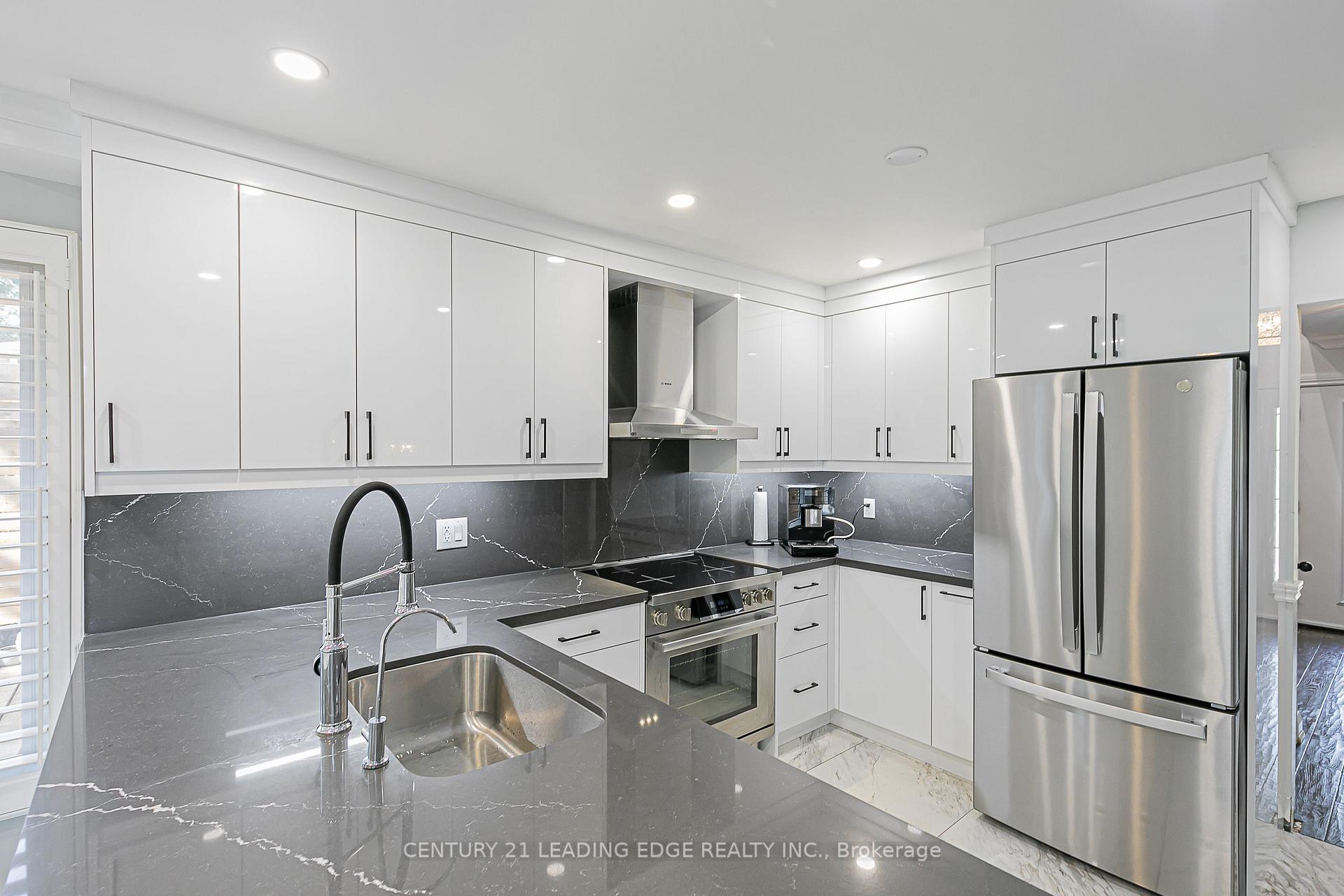 Photo 14 of 31 Twelve Oaks Drive, Aurora, Aurora Village — HOMEH