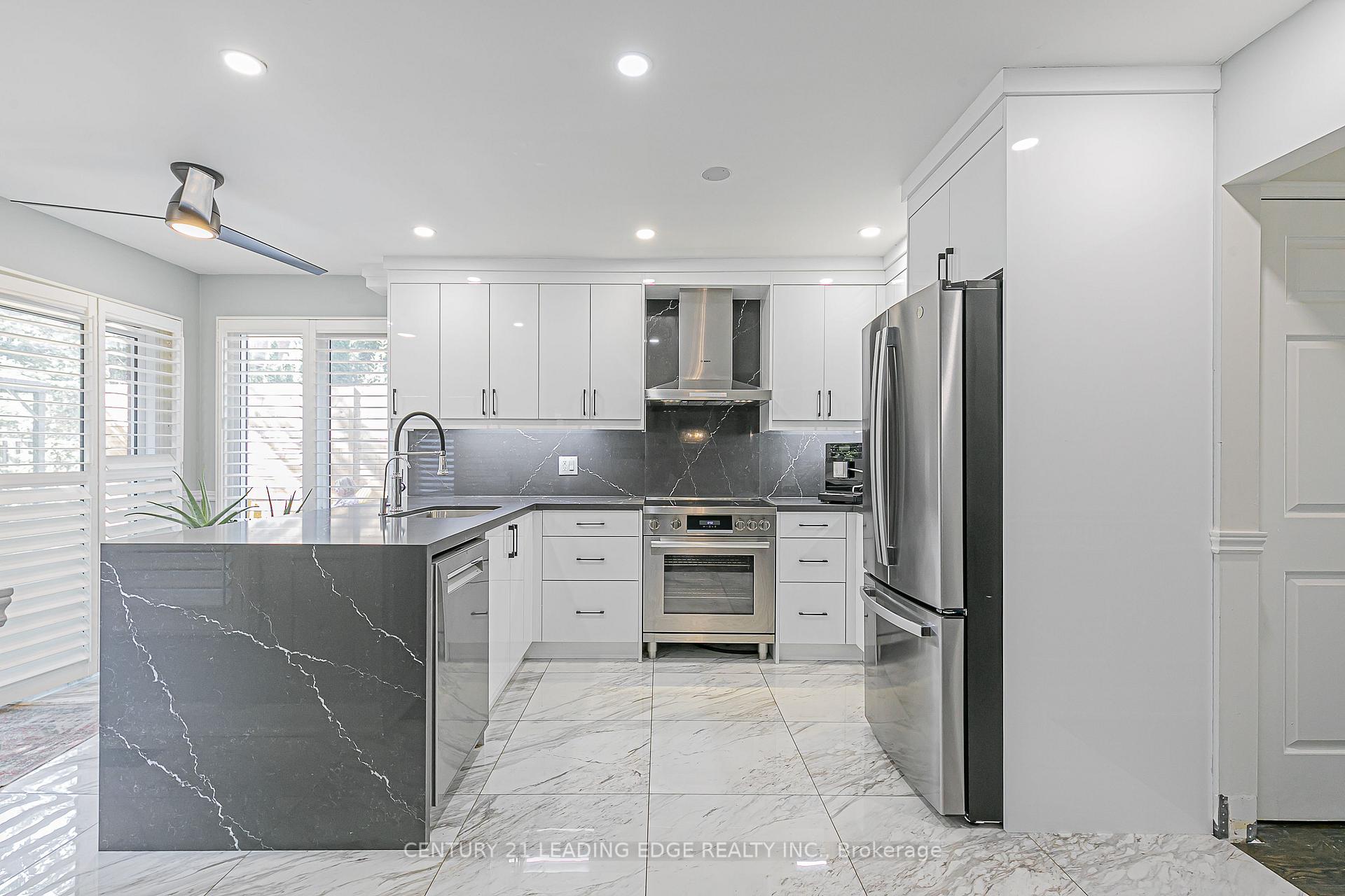 Photo 15 of 31 Twelve Oaks Drive, Aurora, Aurora Village — HOMEH
