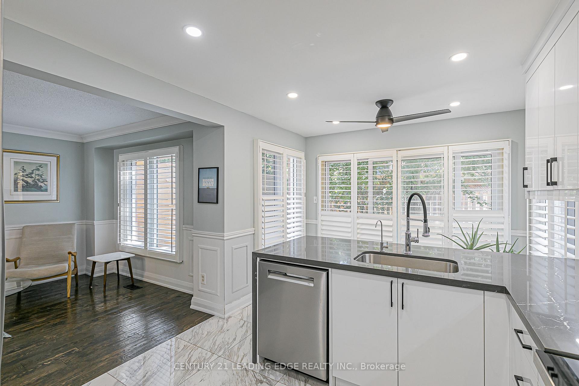 Photo 17 of 31 Twelve Oaks Drive, Aurora, Aurora Village — HOMEH