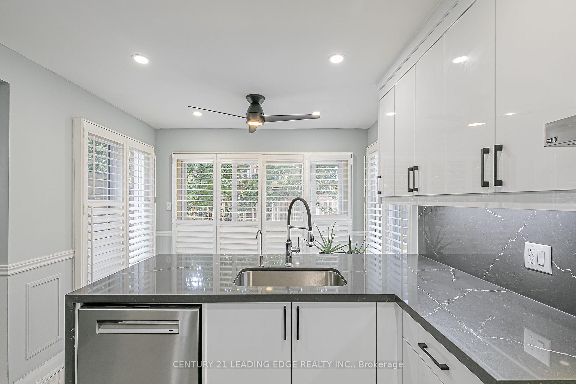 Photo 16 of 31 Twelve Oaks Drive, Aurora, Aurora Village — HOMEH