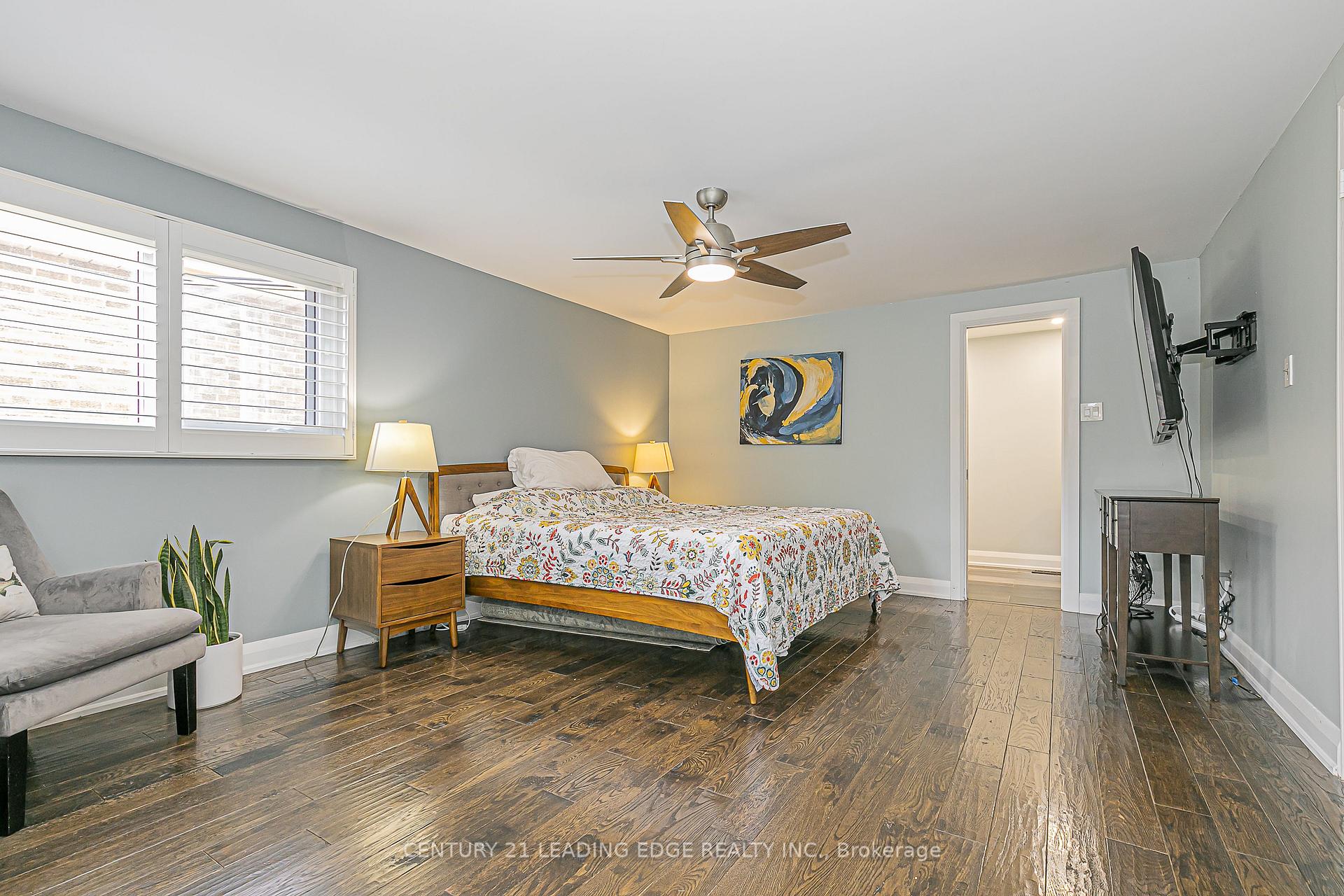 Photo 18 of 31 Twelve Oaks Drive, Aurora, Aurora Village — HOMEH