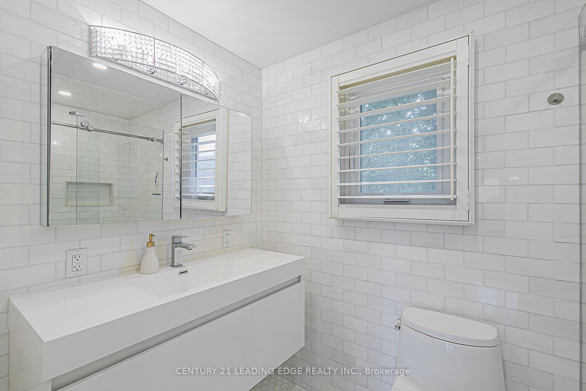 Photo 26 of 31 Twelve Oaks Drive, Aurora, Aurora Village — HOMEH