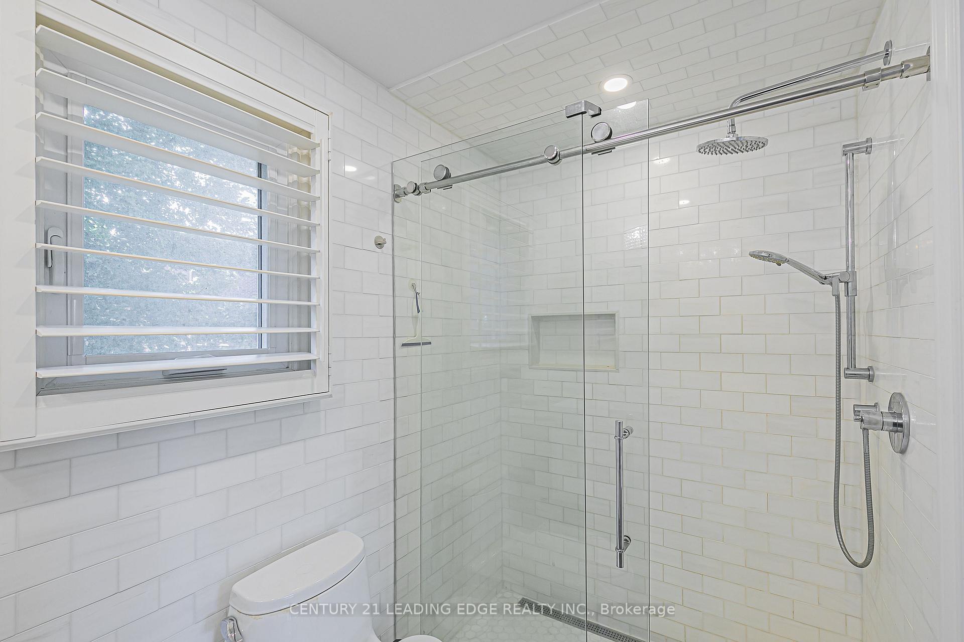 Photo 28 of 31 Twelve Oaks Drive, Aurora, Aurora Village — HOMEH