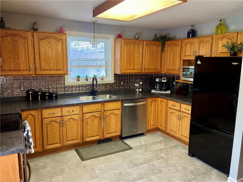 Photo 4 of 108 Markell Crescent, Cornwall — HOMEH