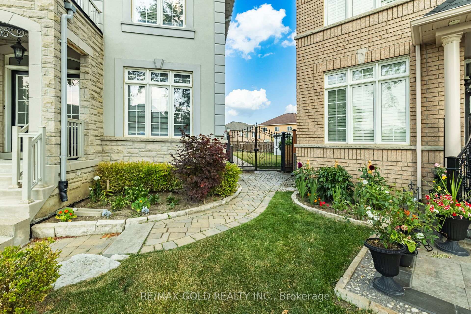 Photo 5 of 15 smoothrock Trail, Brampton, Sandringham-Wellington — HOMEH