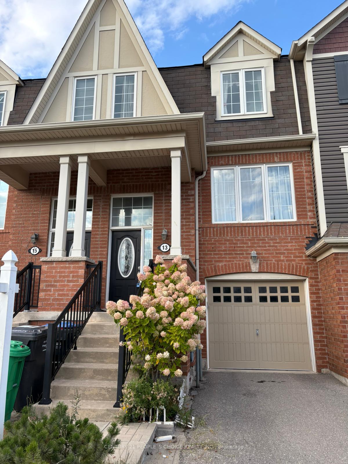 Photo 2 of 13 Betterton Crescent, Brampton, Northwest Brampton — HOMEH