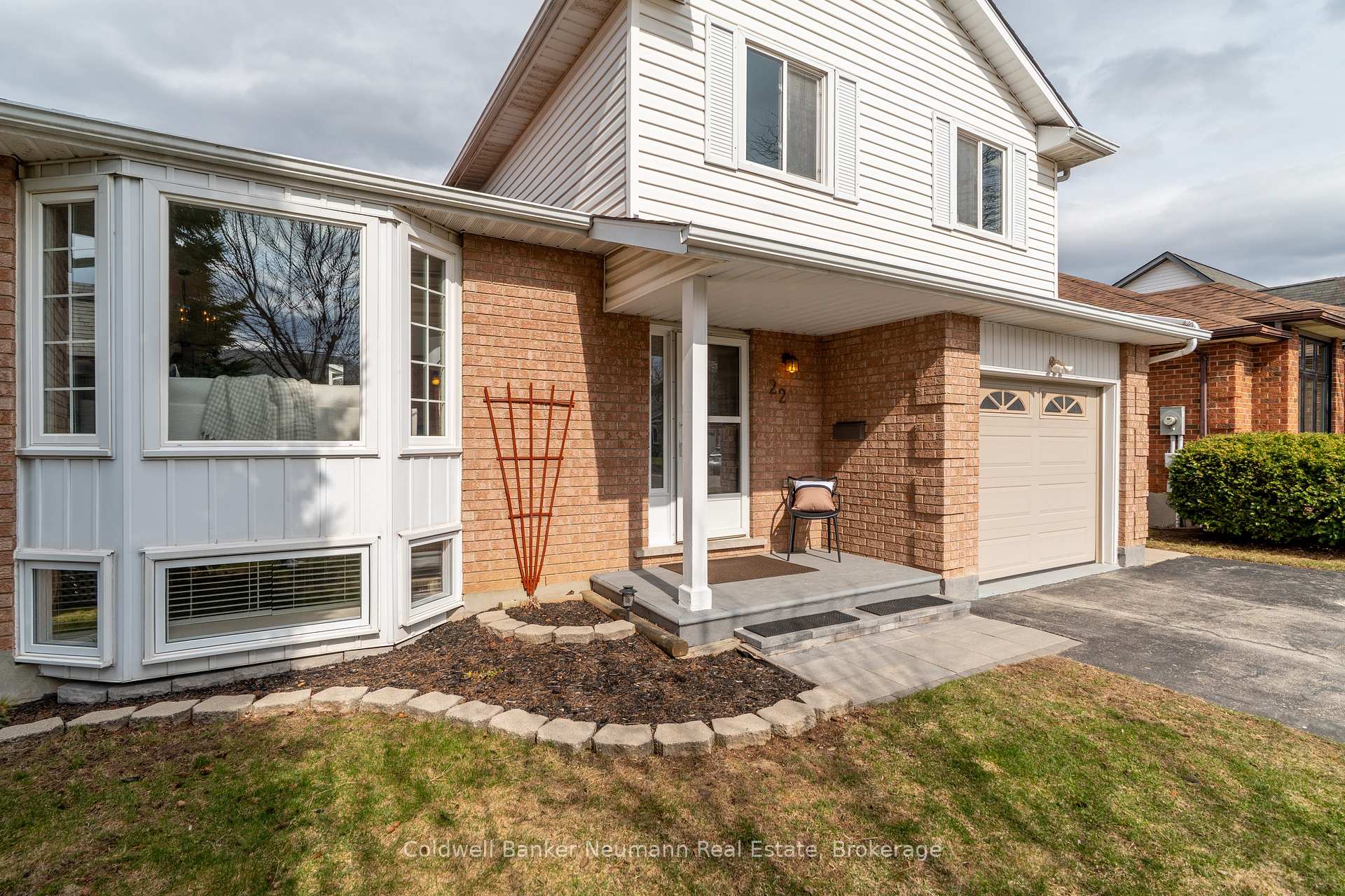 Photo 4 of 22 Celia Crescent, Guelph, Dovercliffe Park/Old University — HOMEH